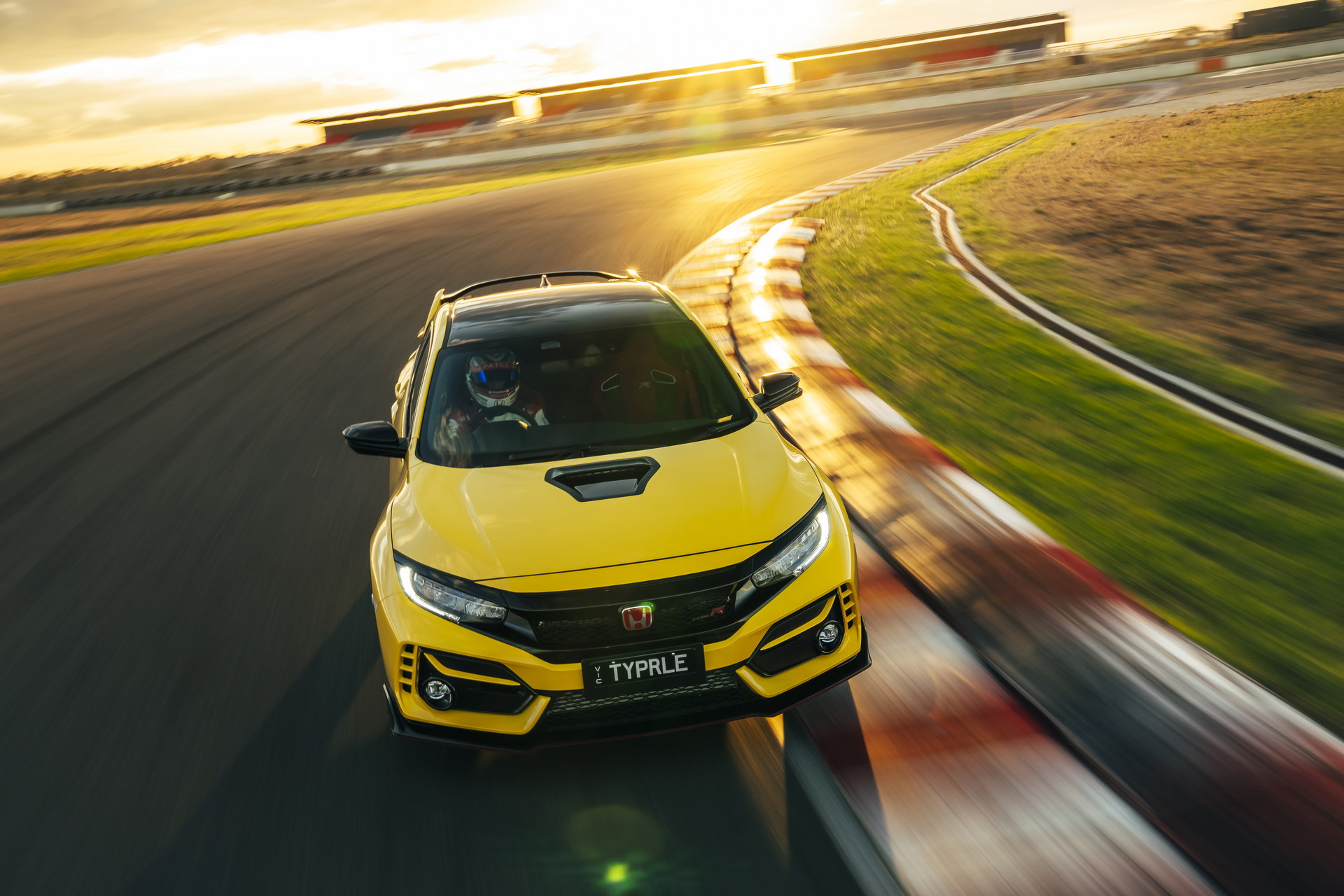 Outgoing Honda Civic Type R Limited Edition Sets FWD Lap Record At The Bend