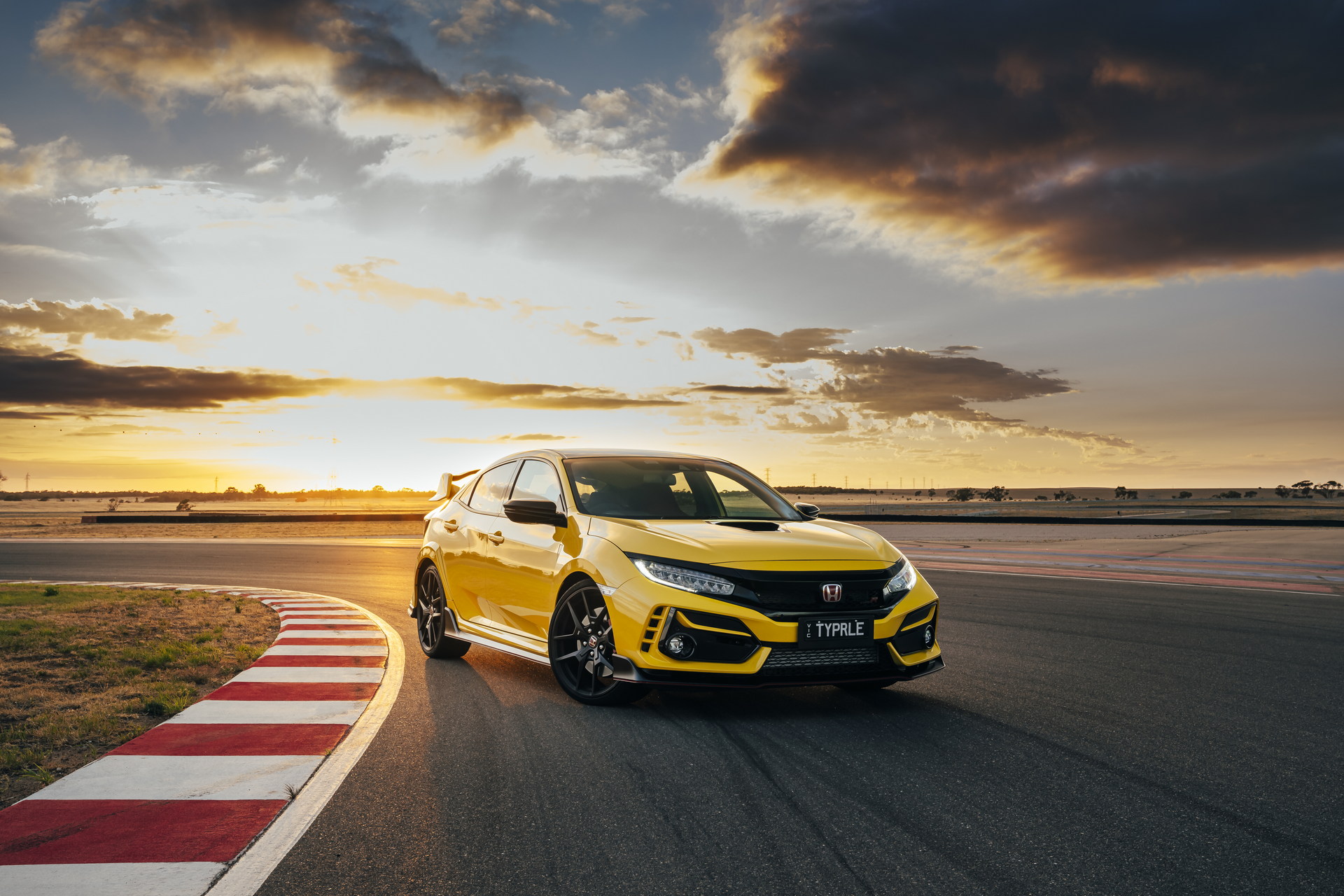 Outgoing Honda Civic Type R Limited Edition Sets FWD Lap Record At The Bend