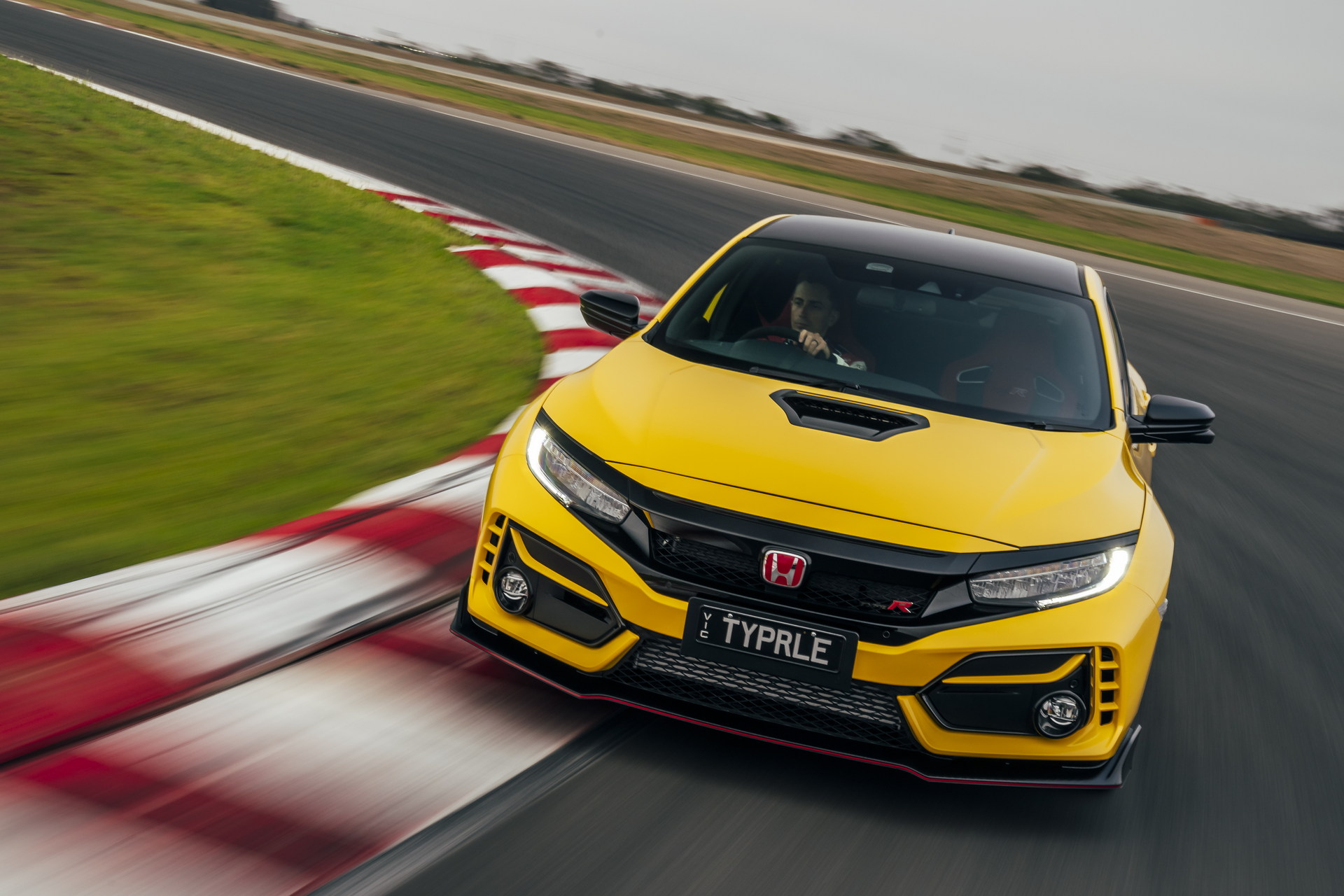 Outgoing Honda Civic Type R Limited Edition Sets FWD Lap Record At The Bend