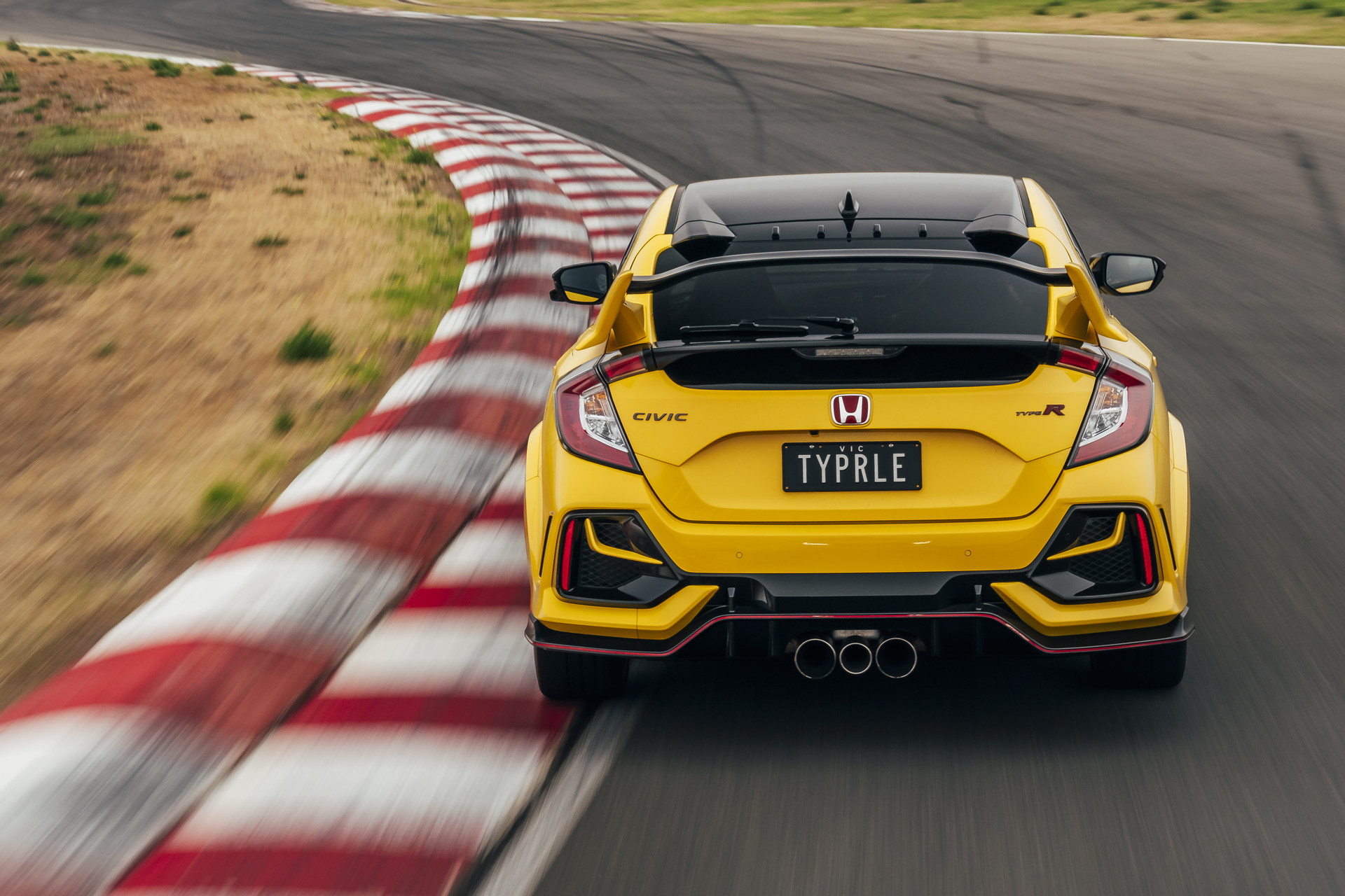 Outgoing Honda Civic Type R Limited Edition Sets FWD Lap Record At The Bend