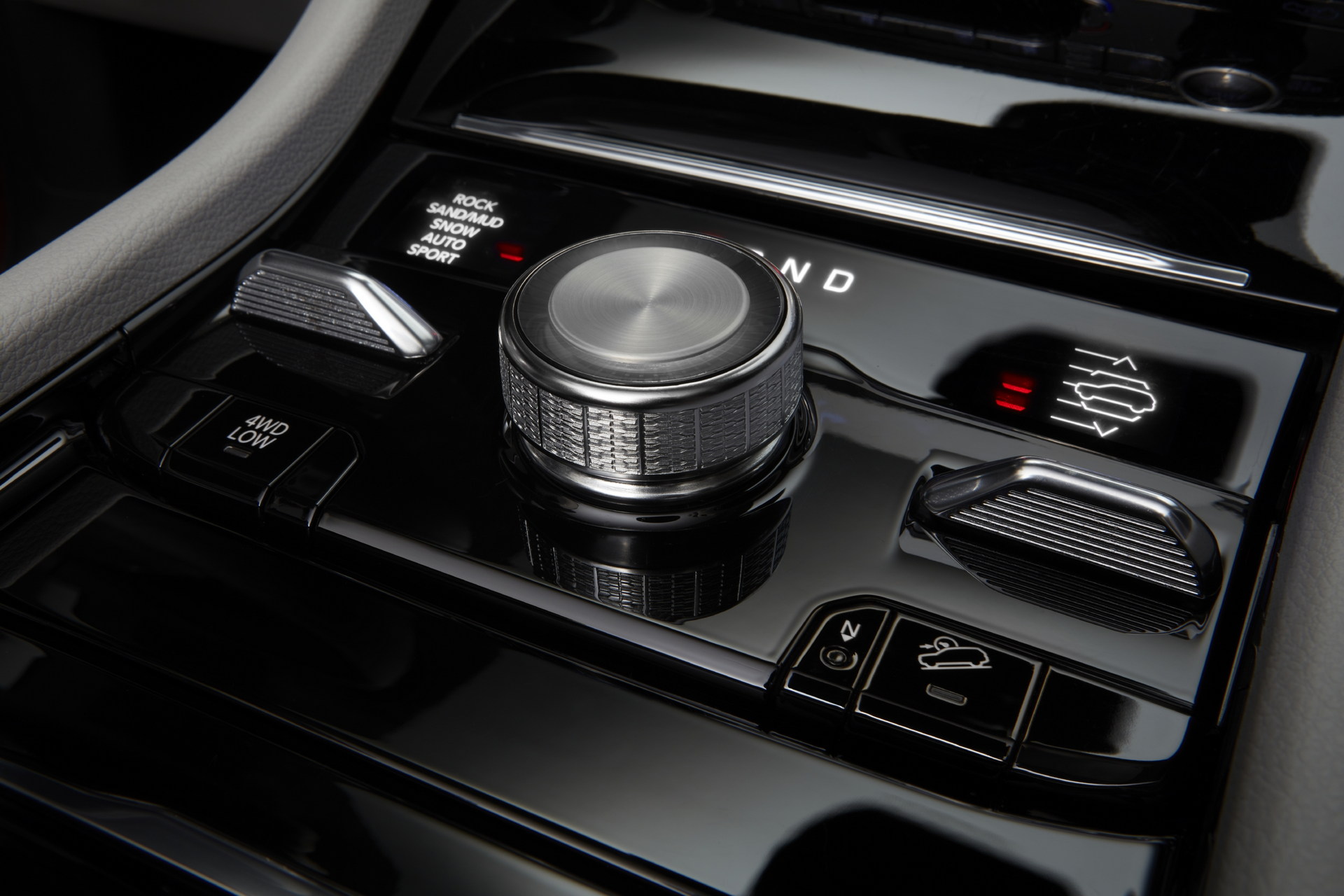 Jeep Grand Cherokee L Lands In Australia, Will Be Followed By The Grand Cherokee