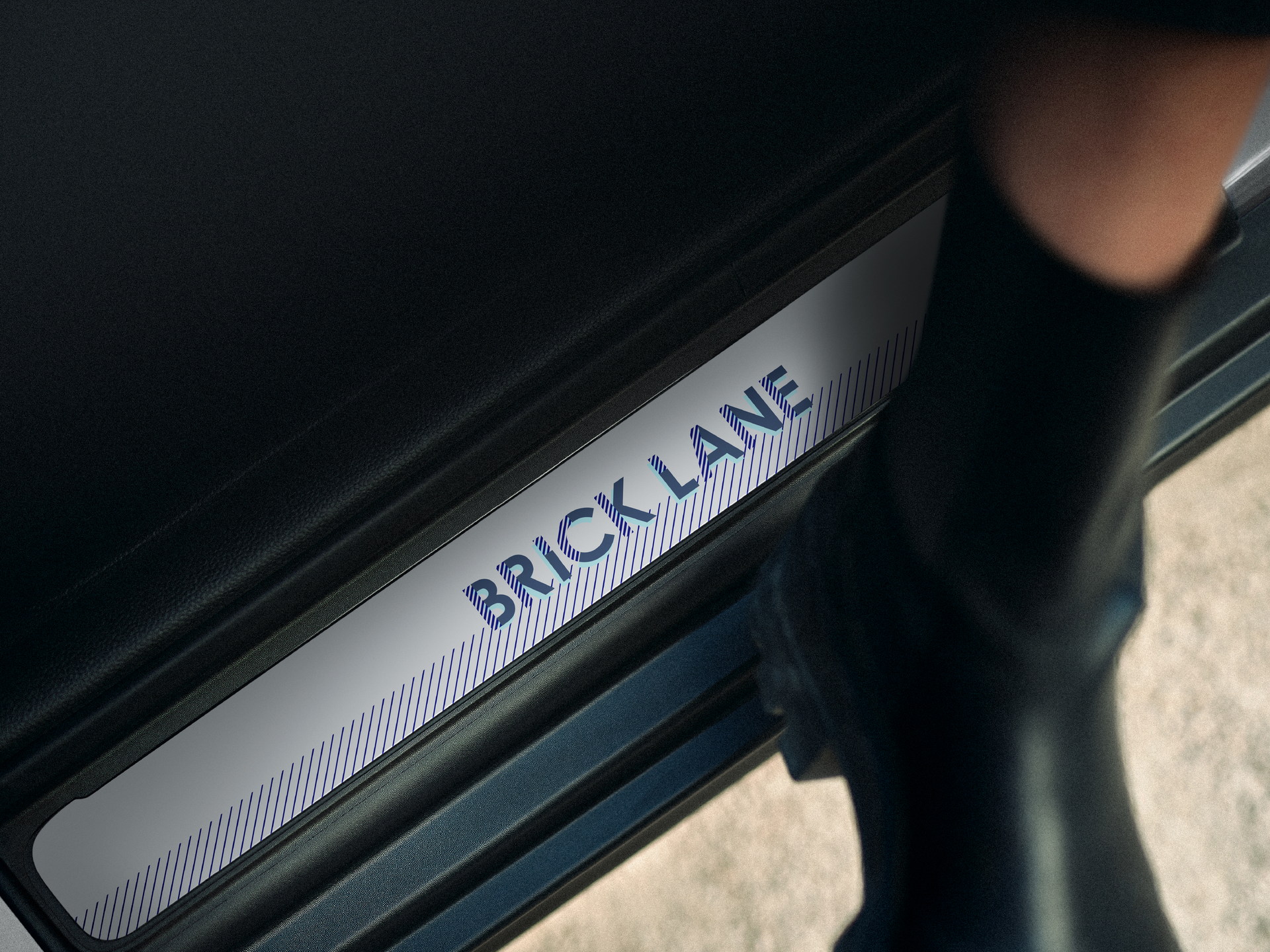 MINI Cooper Brick Lane Edition Brings British Flavor To The Streets Of Japan