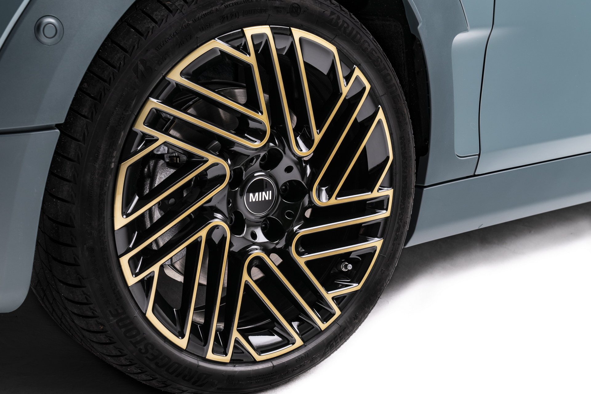 New MINI Edition Models Bring More Distinctive Style To The Entire Range