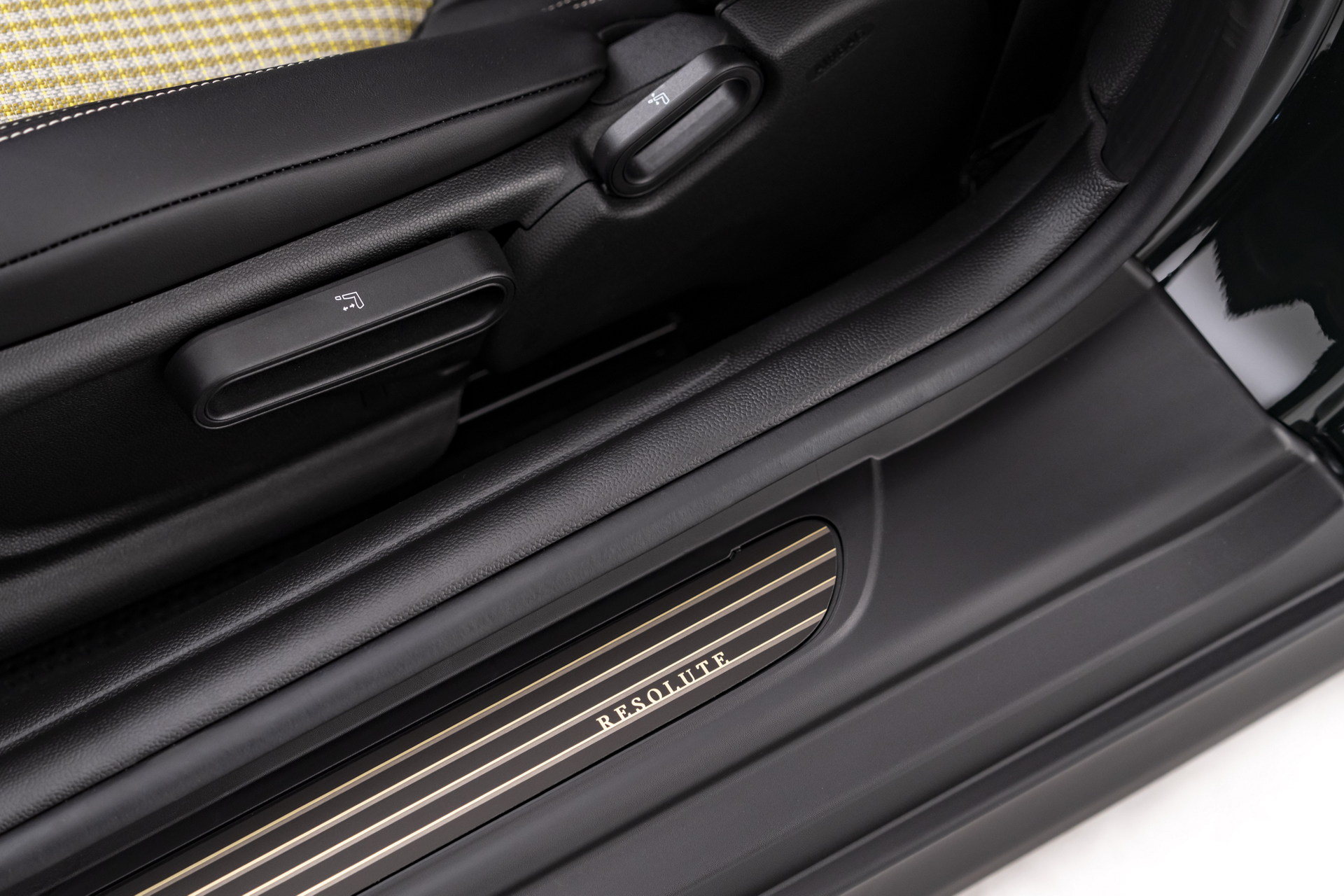 New MINI Edition Models Bring More Distinctive Style To The Entire Range