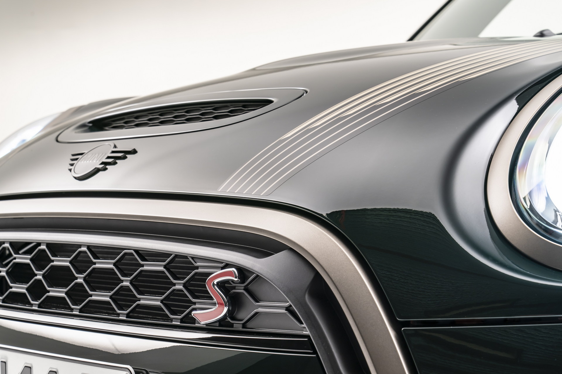 New MINI Edition Models Bring More Distinctive Style To The Entire Range