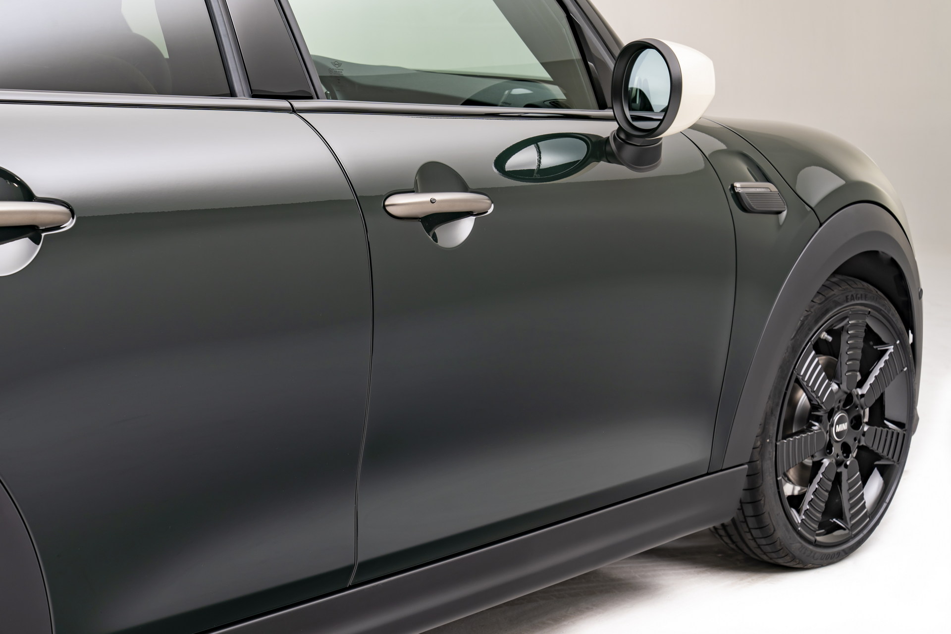 New MINI Edition Models Bring More Distinctive Style To The Entire Range