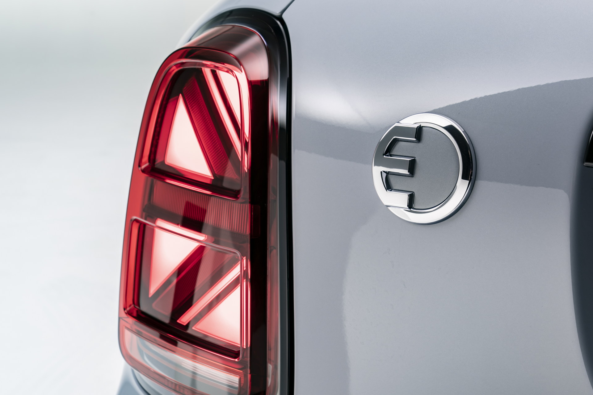 New MINI Edition Models Bring More Distinctive Style To The Entire Range