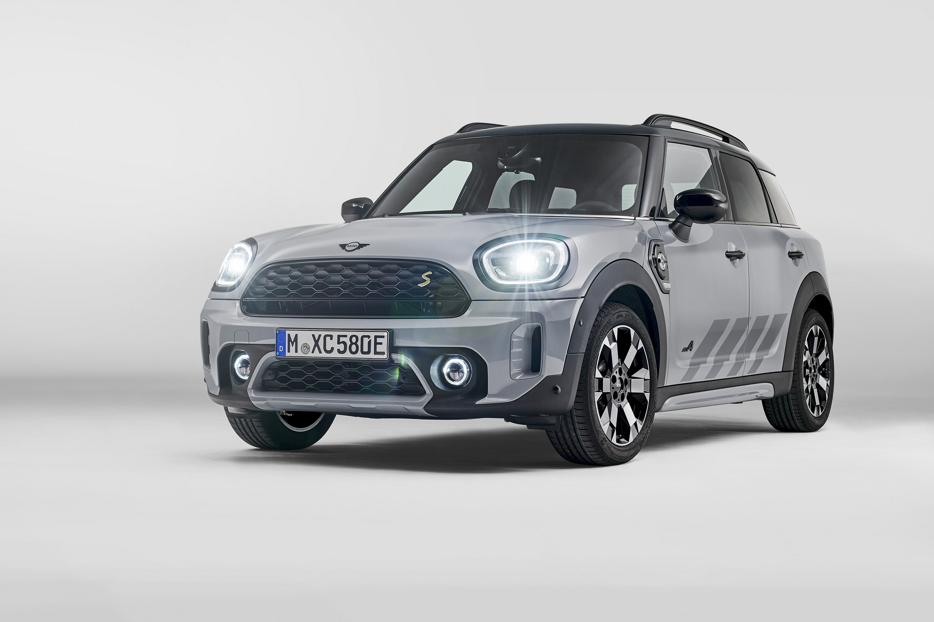 New MINI Edition Models Bring More Distinctive Style To The Entire Range
