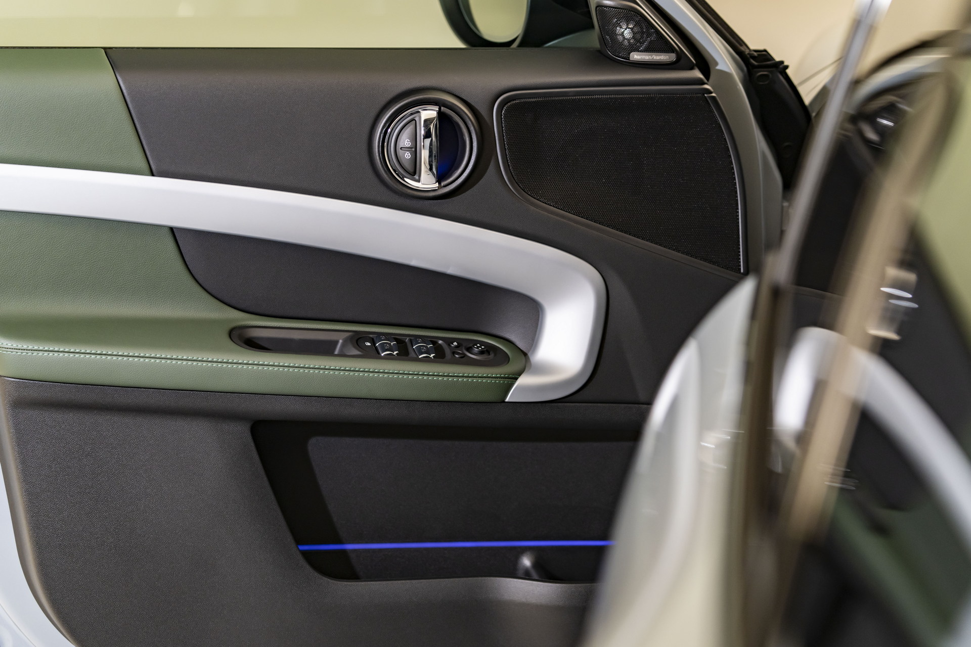 New MINI Edition Models Bring More Distinctive Style To The Entire Range