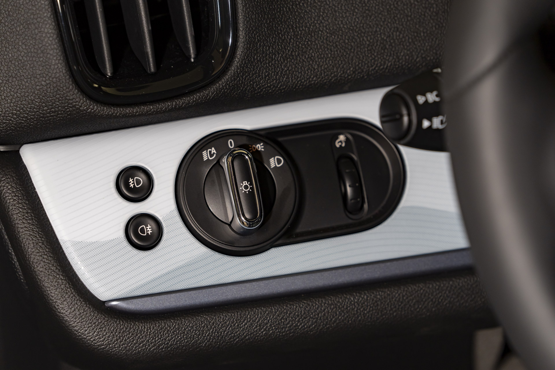 New MINI Edition Models Bring More Distinctive Style To The Entire Range