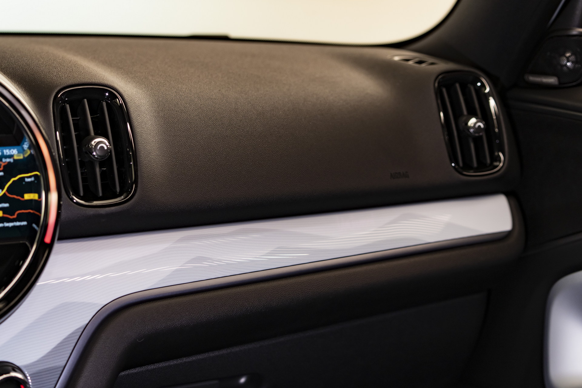 New MINI Edition Models Bring More Distinctive Style To The Entire Range