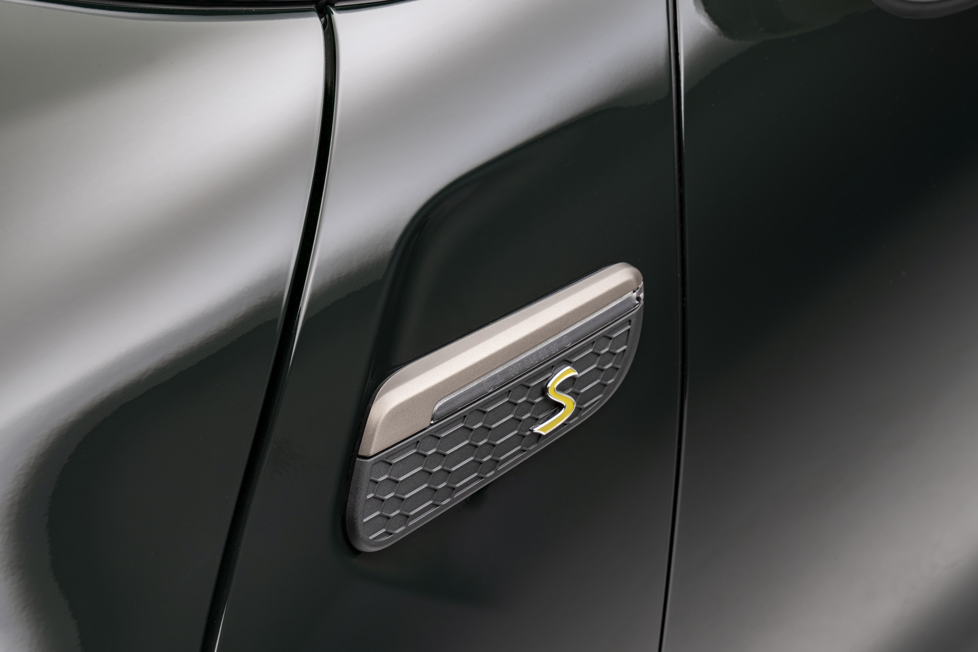 New MINI Edition Models Bring More Distinctive Style To The Entire Range