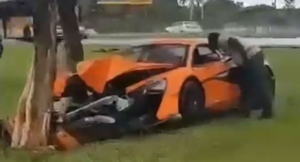  Orange McLaren 600LT Wrecked After Hitting Tree In Brazilian Capital