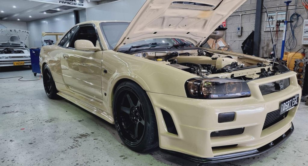  Tan-Colored Nissan Skyline R34 GT-R With 1,150 HP Would Look Right At Home In A Desert