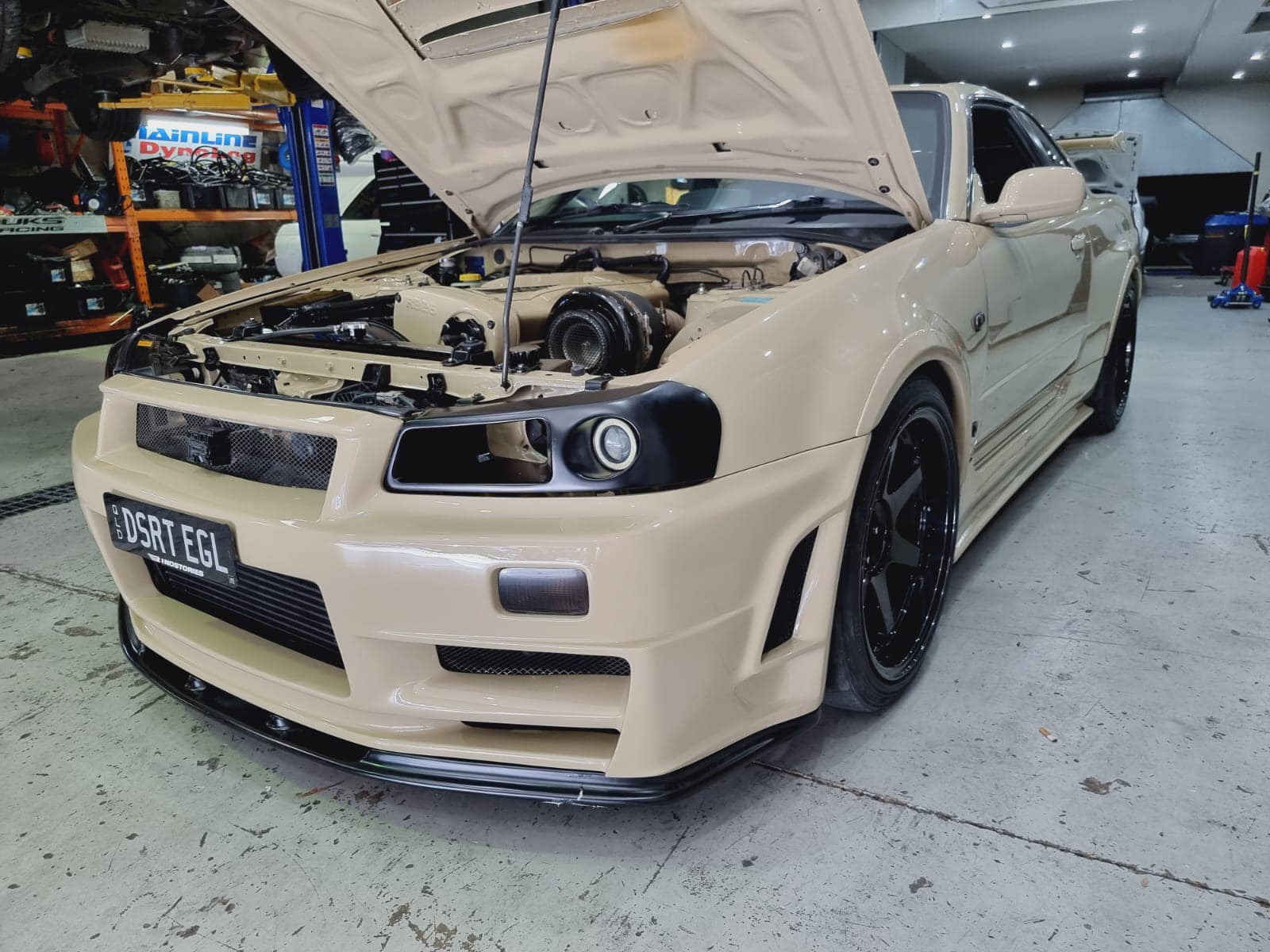 Tan-Colored Nissan Skyline R34 GT-R With 1,150 HP Would Look Right At Home In A Desert