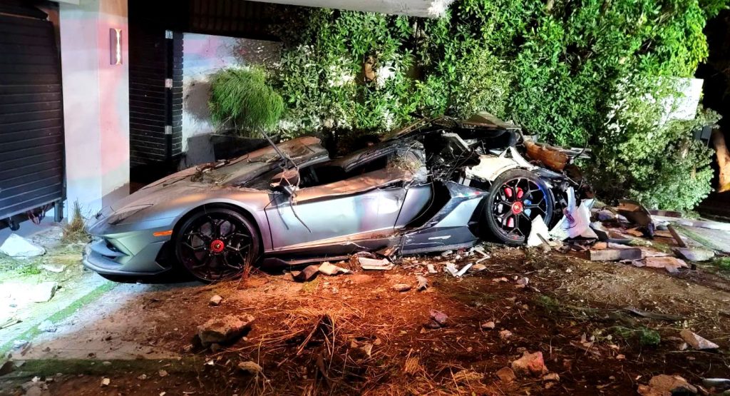  Delivery Truck Flattens Custom Lamborghini Aventador And Bentley Like Pancakes