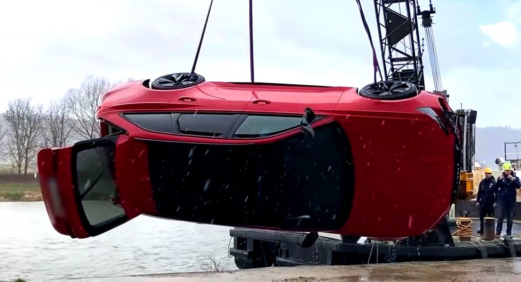  Audi RS6 Avant Spends Days Underwater After Driver Mistakenly Reverses Into River