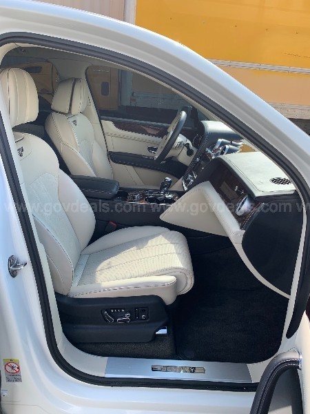 The US Postal Service Has A Bentley Bentayga And It’s Up For Auction