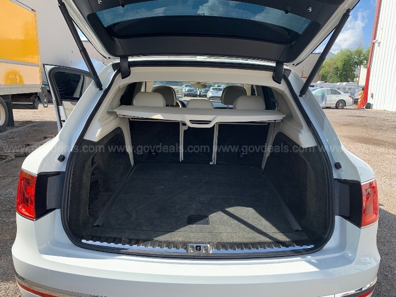 The US Postal Service Has A Bentley Bentayga And It’s Up For Auction