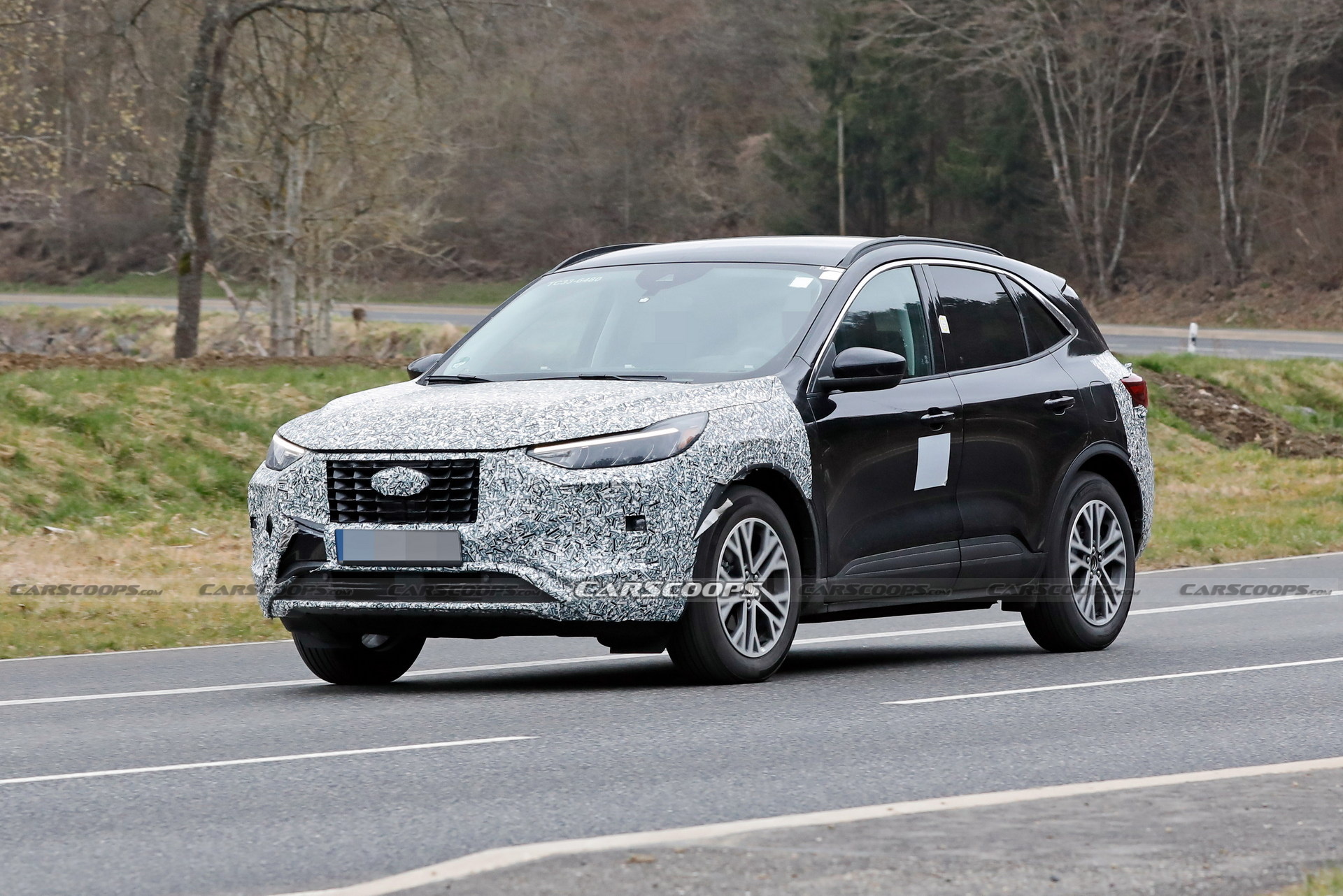 2023 Ford Kuga / Escape Facelift Spied Alongside The Current Model