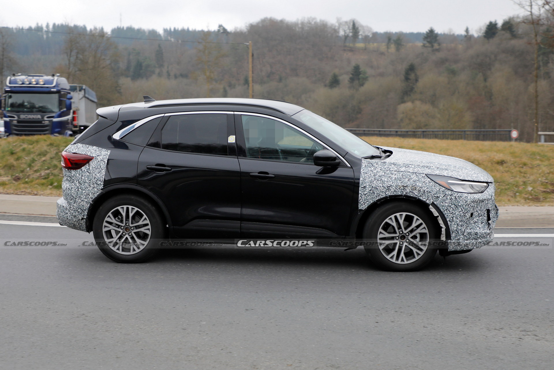 2023 Ford Kuga / Escape Facelift Spied Alongside The Current Model