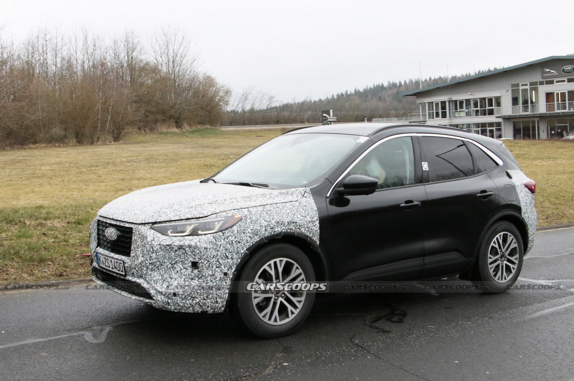 2023 Ford Kuga / Escape Facelift Spied Alongside The Current Model