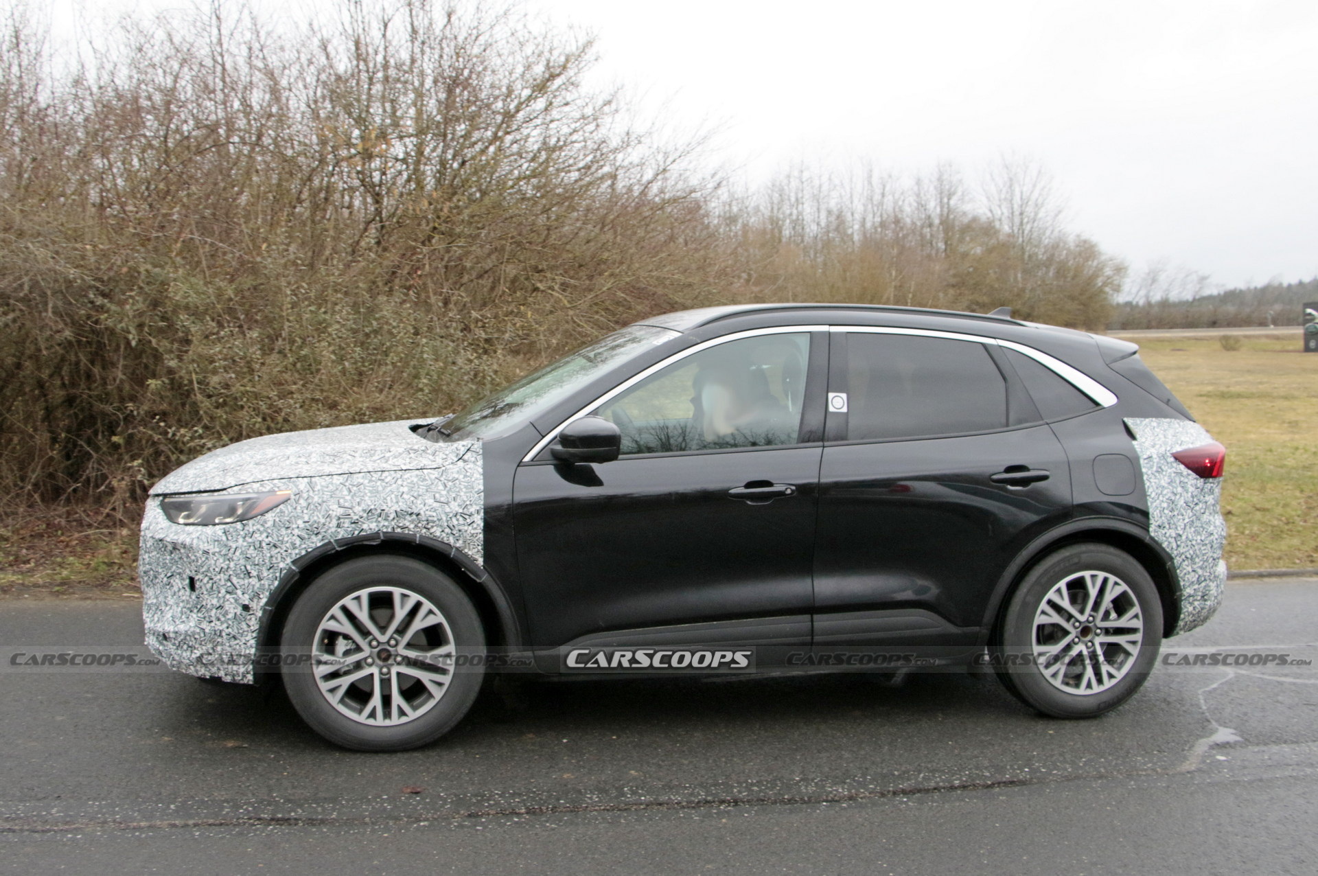 2023 Ford Kuga / Escape Facelift Spied Alongside The Current Model