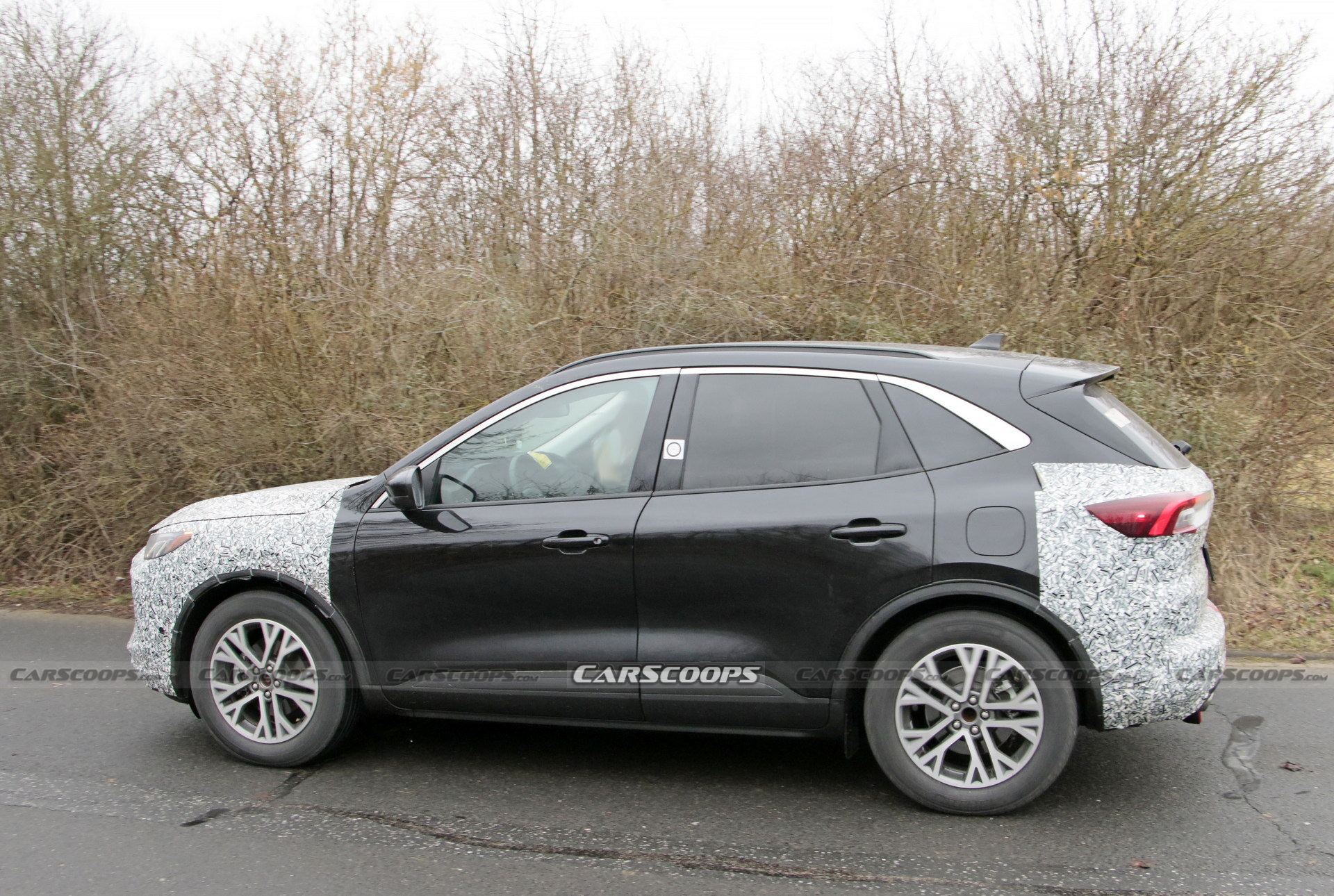 2023 Ford Kuga / Escape Facelift Spied Alongside The Current Model