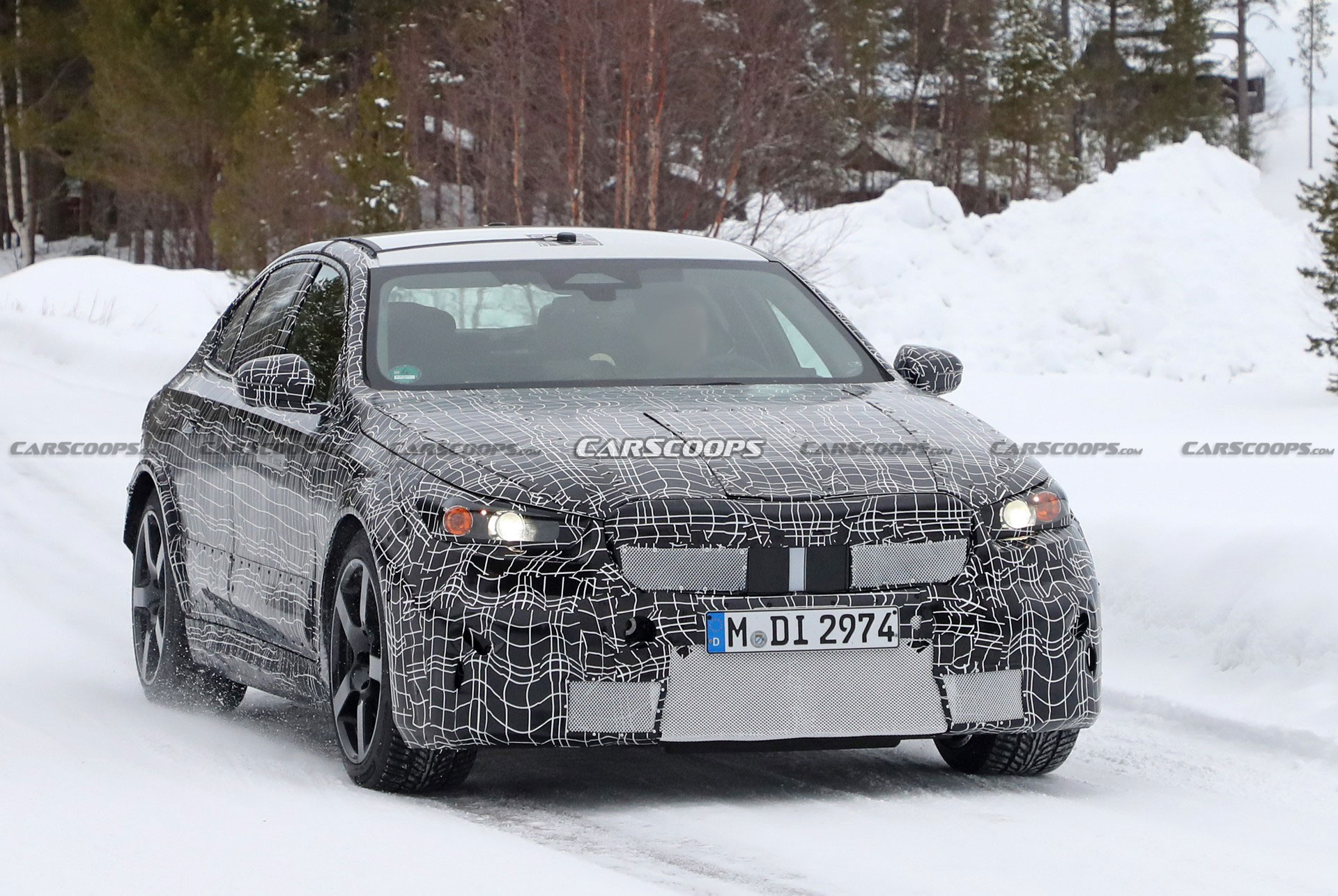 2024 BMW M5 Will Embrace Electrification, Prototype Spotted Wearing Hybrid Badges