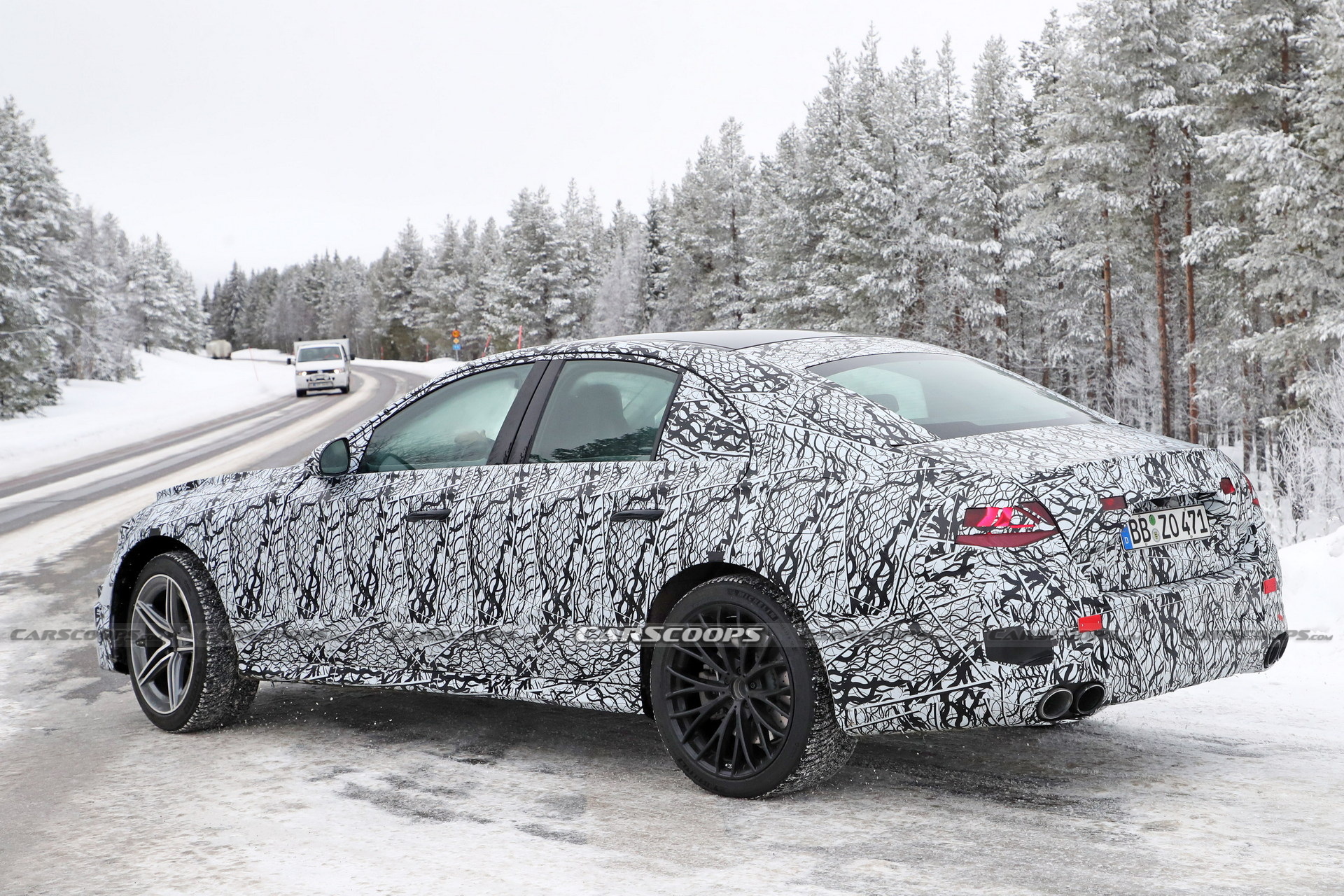 Mercedes-AMG E53e Hybrid Spied With Mismatched Wheels, Quad Tailpipes