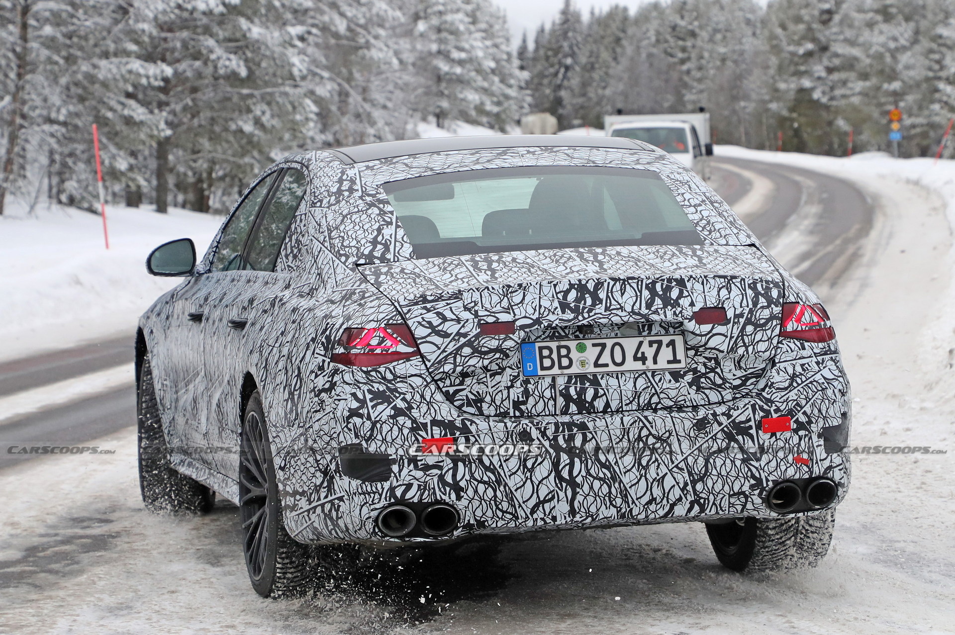 Mercedes-AMG E53e Hybrid Spied With Mismatched Wheels, Quad Tailpipes