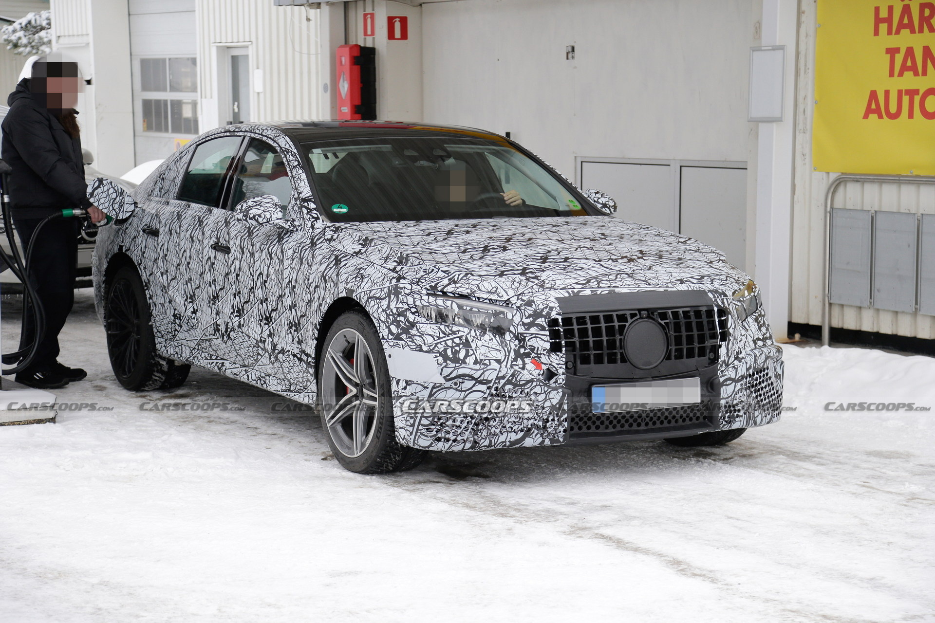 Mercedes-AMG E53e Hybrid Spied With Mismatched Wheels, Quad Tailpipes