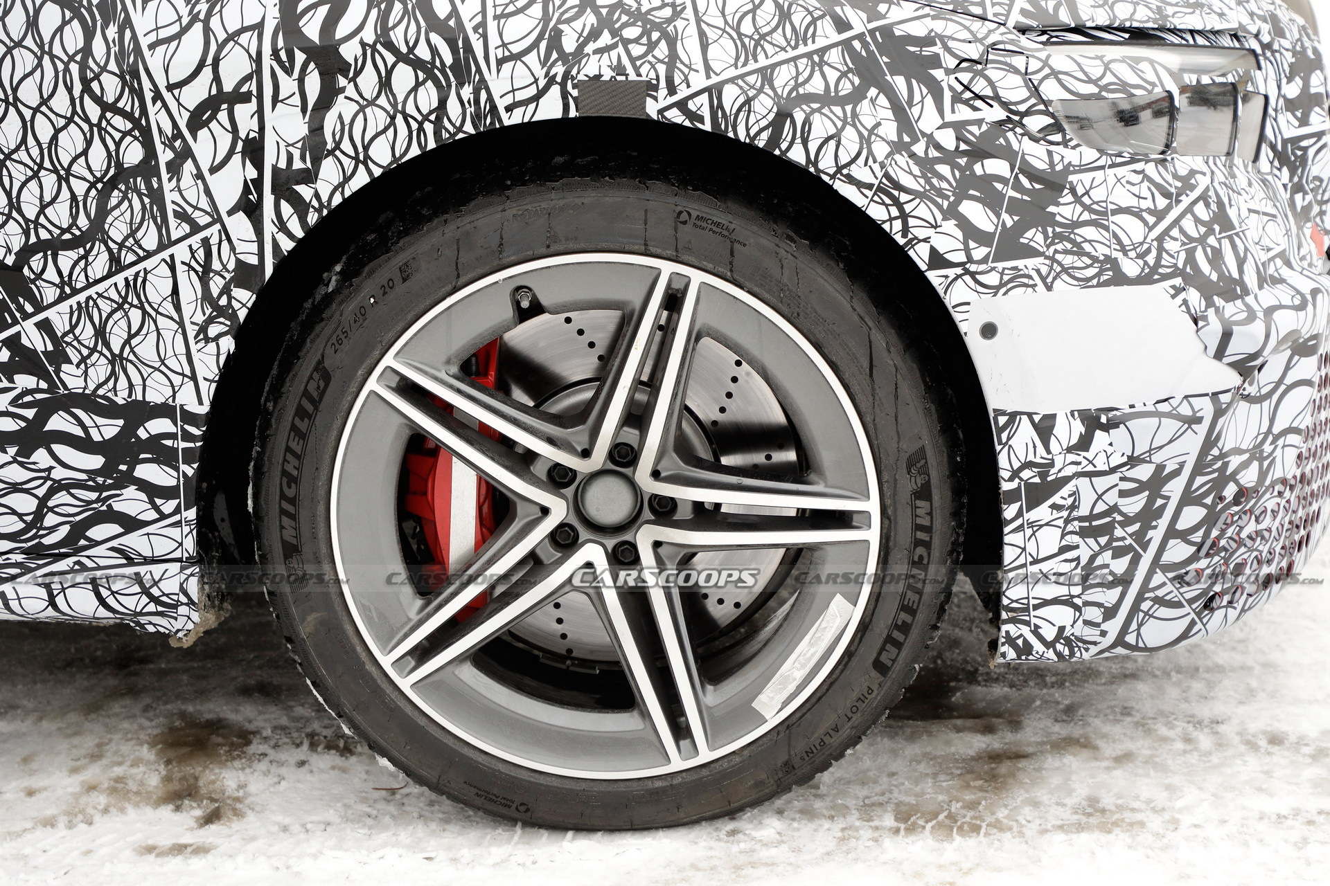 Mercedes-AMG E53e Hybrid Spied With Mismatched Wheels, Quad Tailpipes