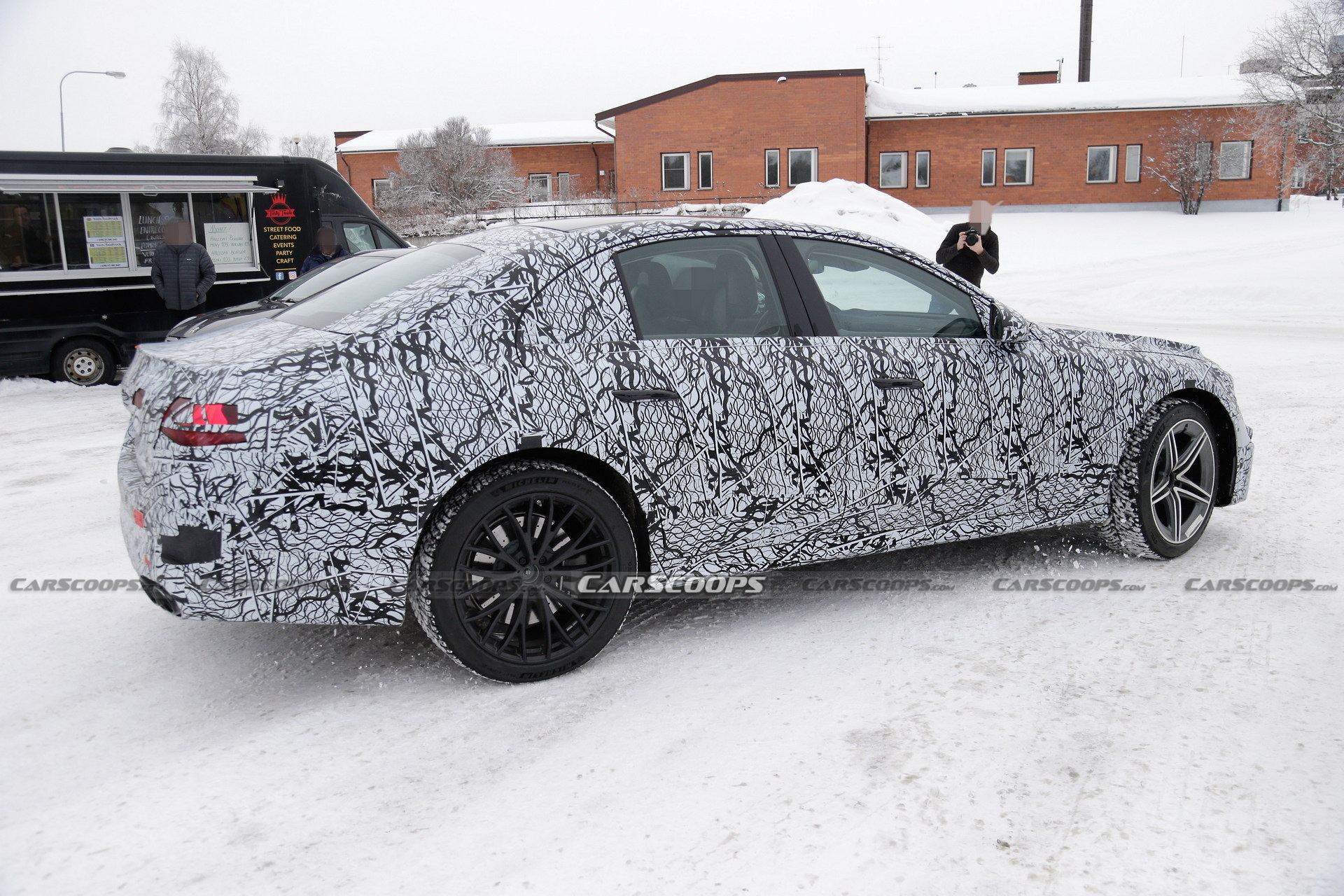 Mercedes-AMG E53e Hybrid Spied With Mismatched Wheels, Quad Tailpipes