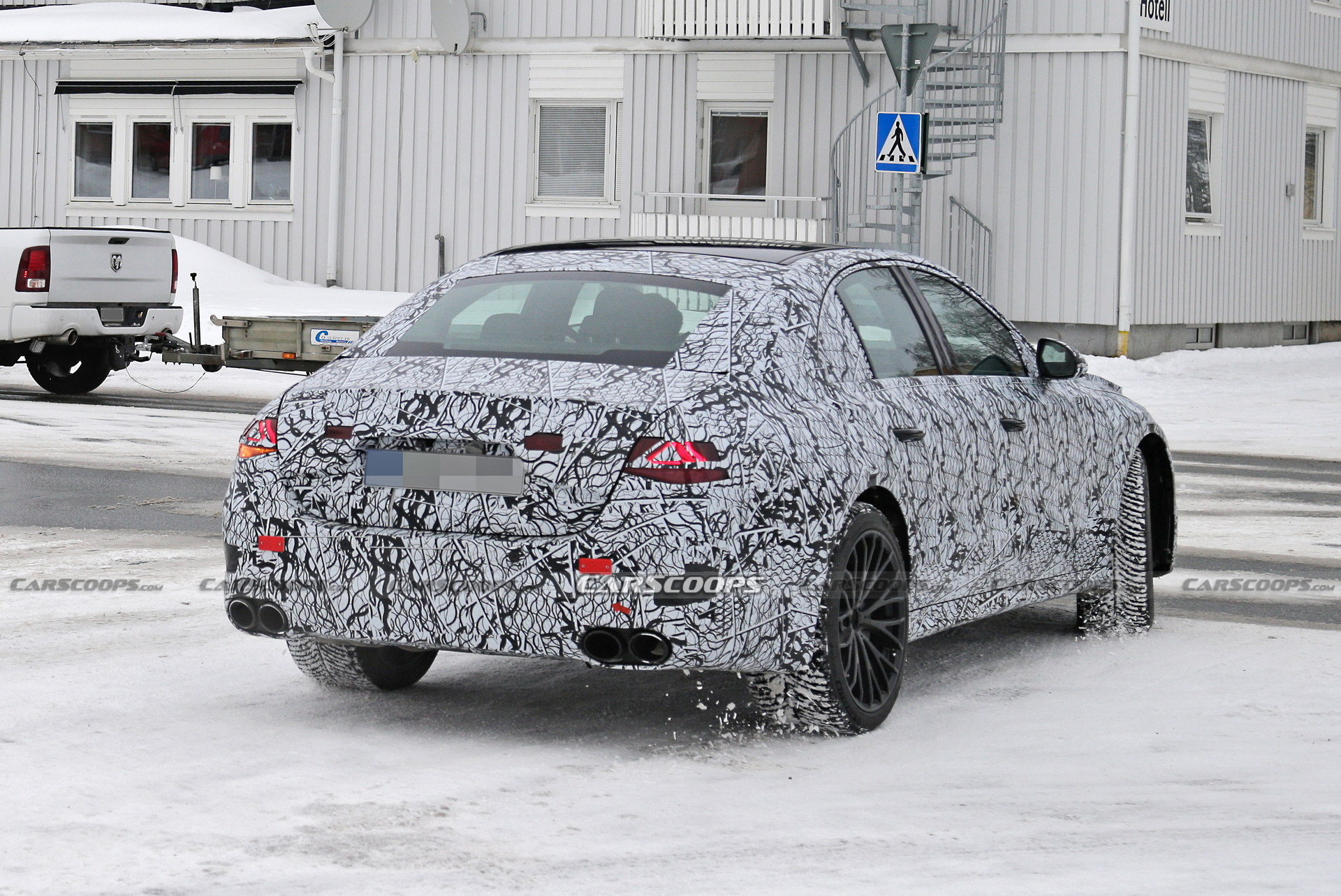 Mercedes-AMG E53e Hybrid Spied With Mismatched Wheels, Quad Tailpipes
