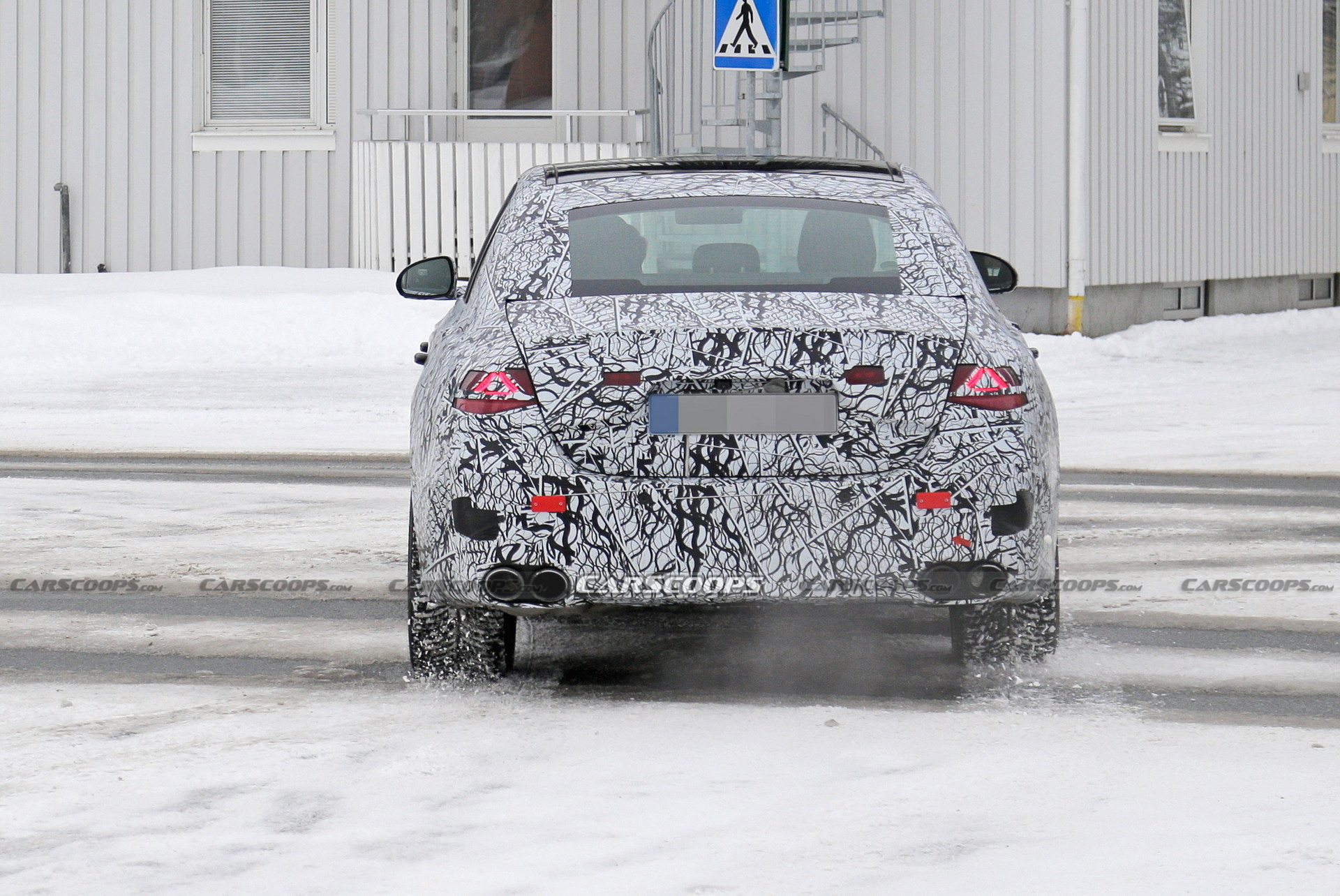 Mercedes-AMG E53e Hybrid Spied With Mismatched Wheels, Quad Tailpipes