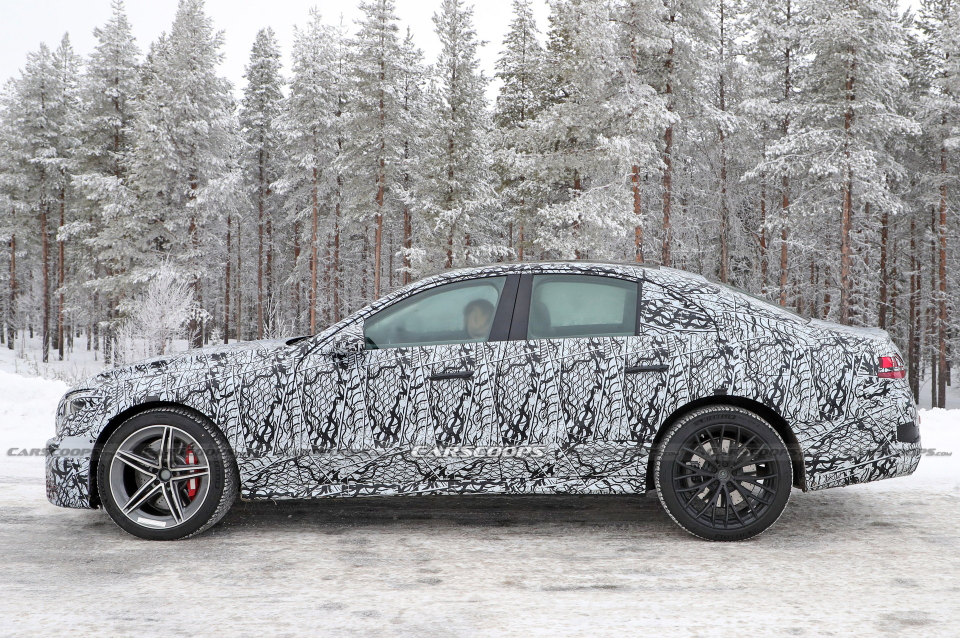 Mercedes-AMG E53e Hybrid Spied With Mismatched Wheels, Quad Tailpipes