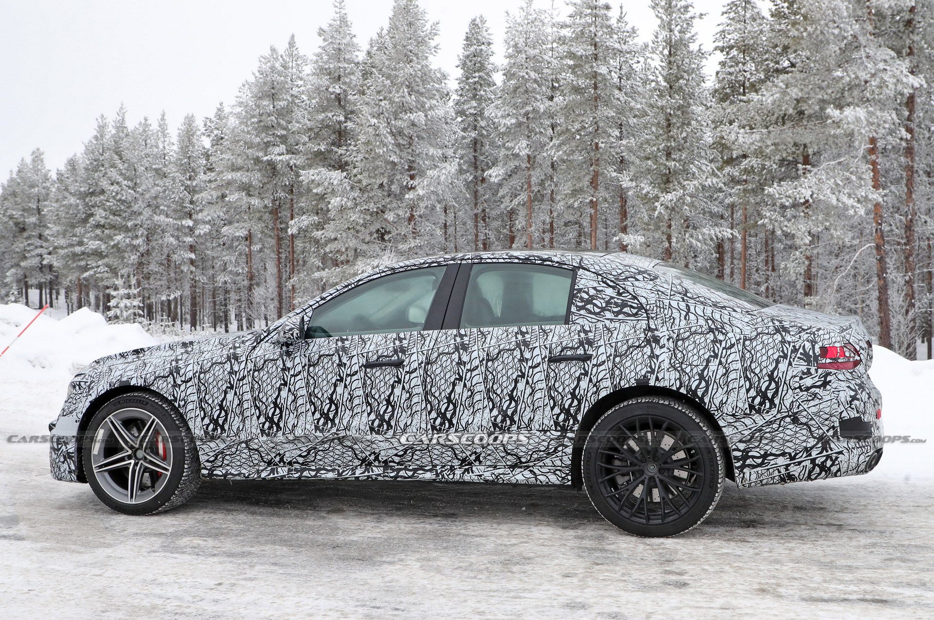 Mercedes-AMG E53e Hybrid Spied With Mismatched Wheels, Quad Tailpipes