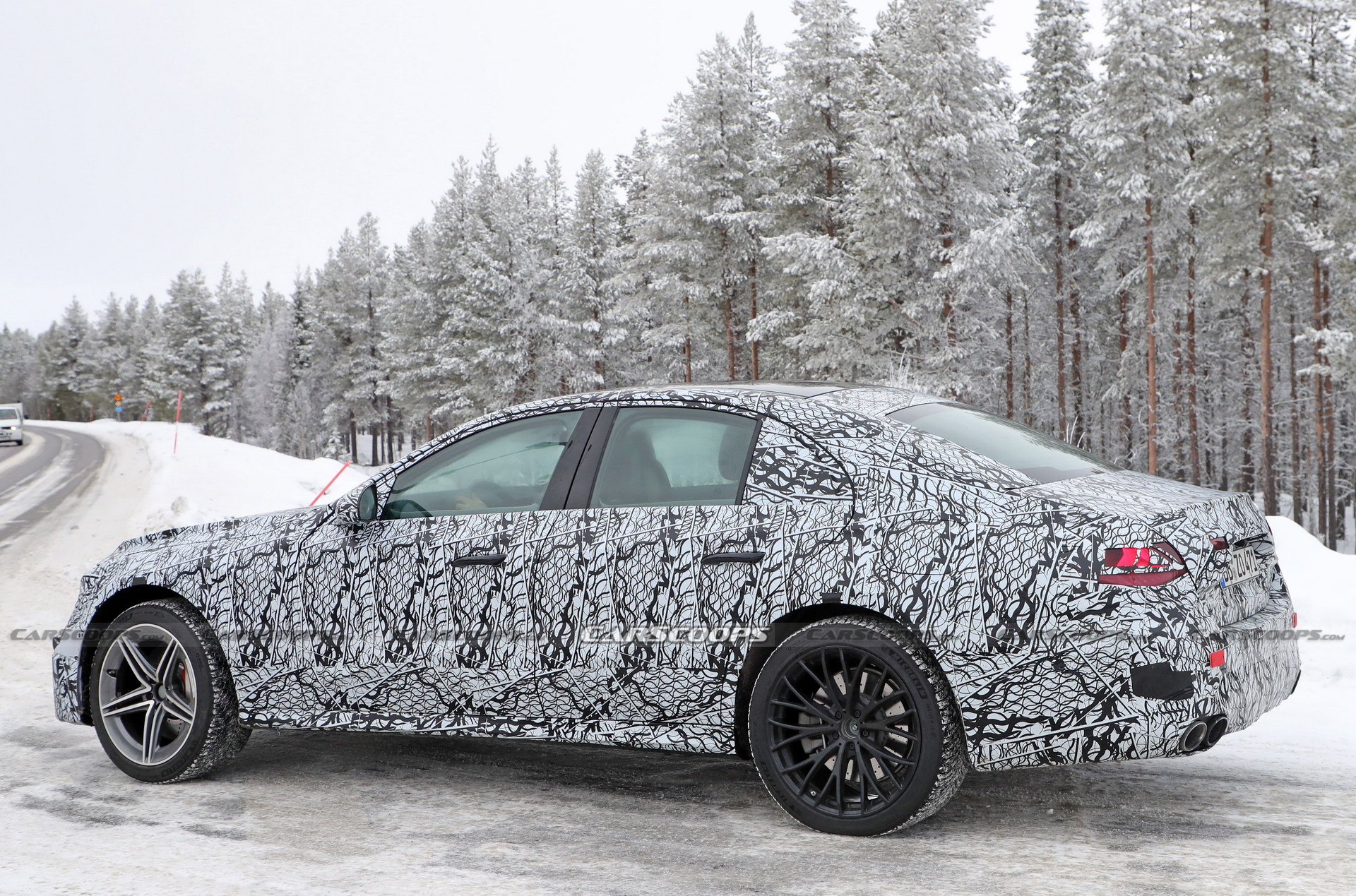 Mercedes-AMG E53e Hybrid Spied With Mismatched Wheels, Quad Tailpipes