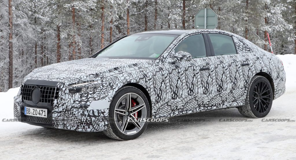 Mercedes-AMG E53e Hybrid Spied With Mismatched Wheels, Quad Tailpipes