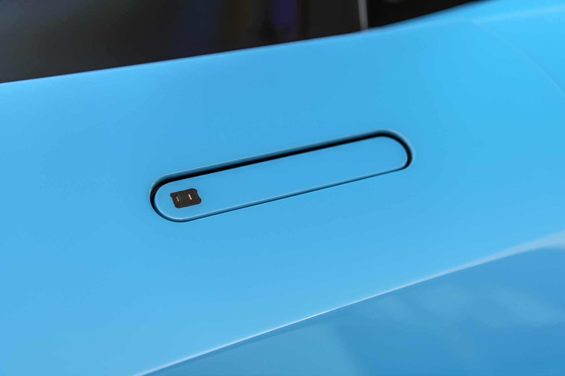 Bulletproof Aston Martin Vantage With Electric Shock Door Handles Gives Us Serious James Bond Vibes