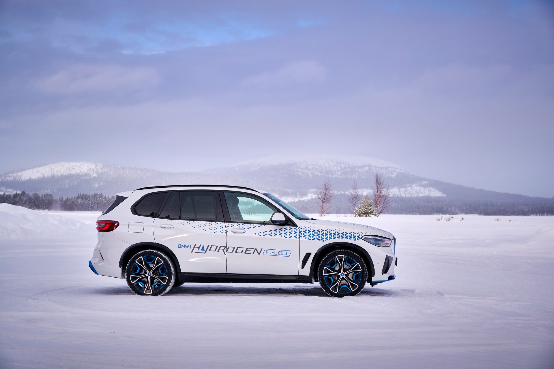 Hy-5s All Around At Munich As BMW Begins iX5 Hydrogen Production