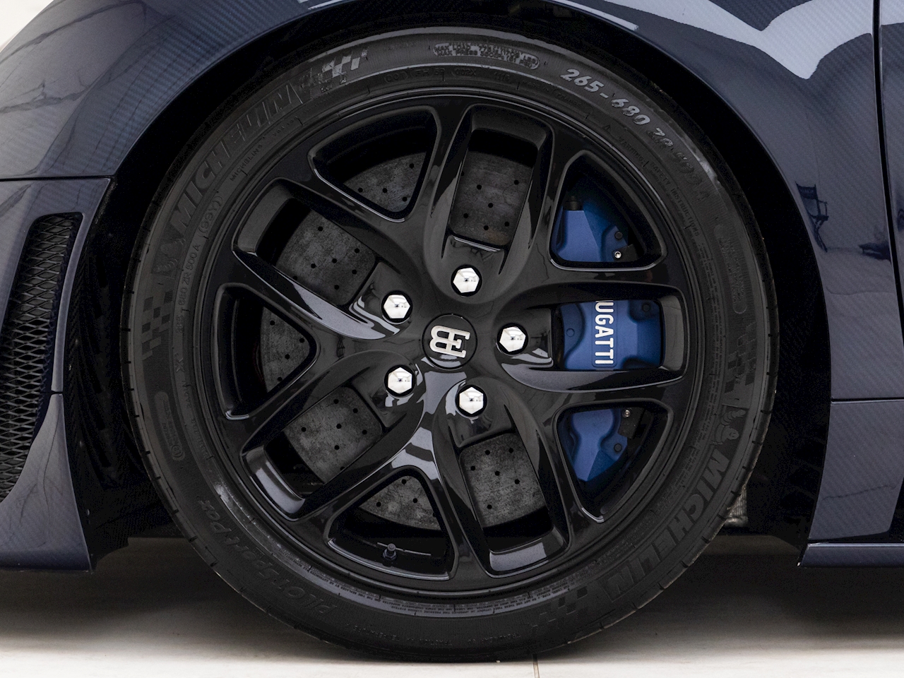 Bugatti Veyron Grand Sport Vitesse Looks Dapper In Dark Blue Carbon Fiber