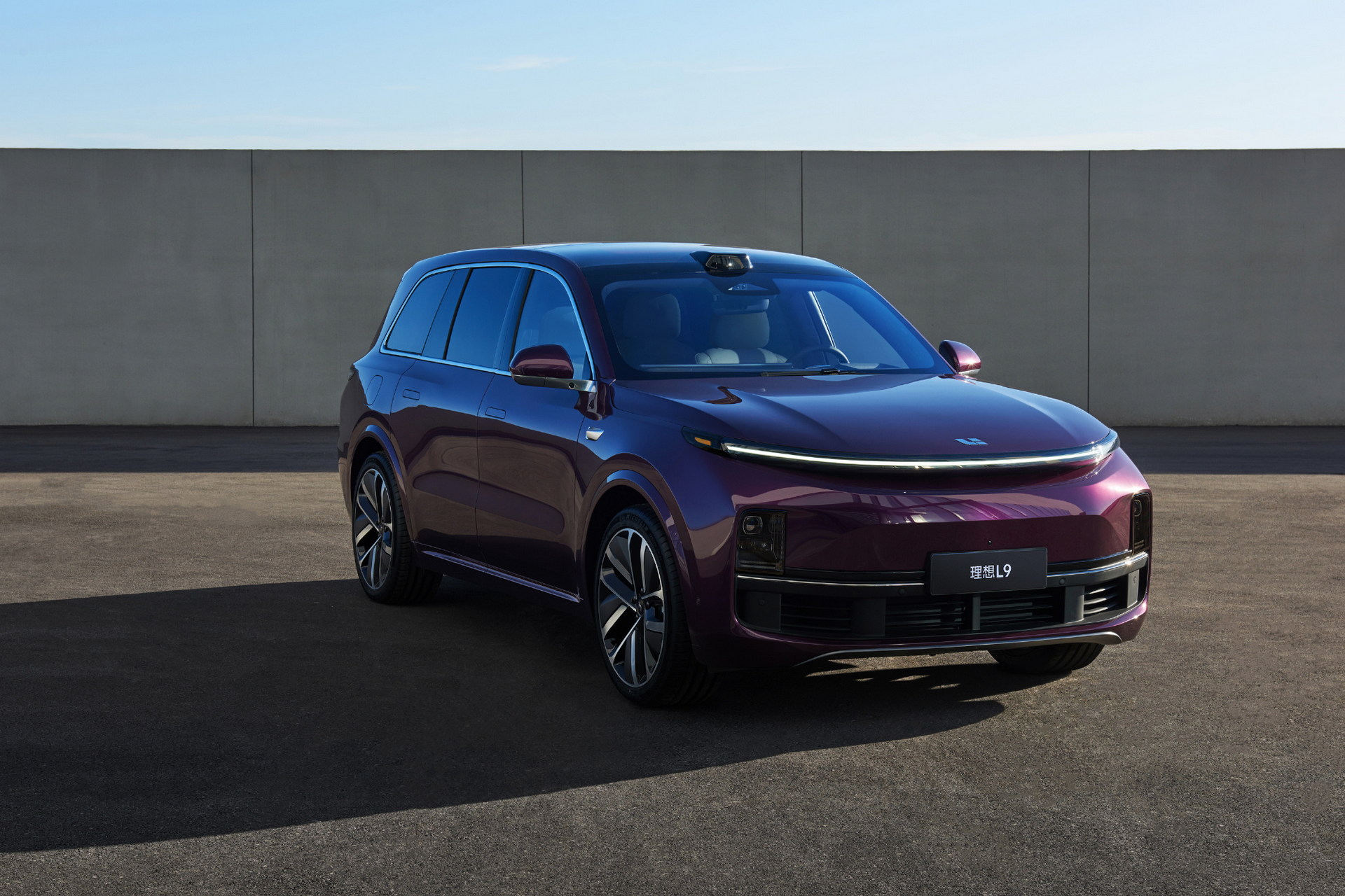Li Auto L9 Is A Chinese PHEV With Premium Features, 124-Mile EV Range