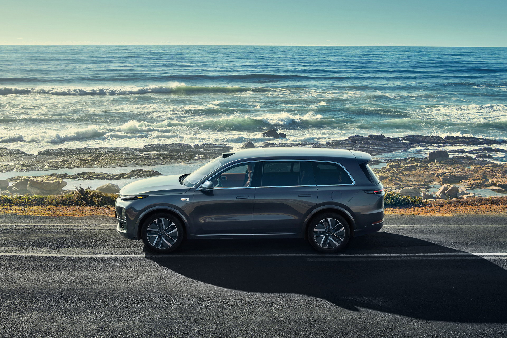 Li Auto L9 Is A Chinese PHEV With Premium Features, 124-Mile EV Range