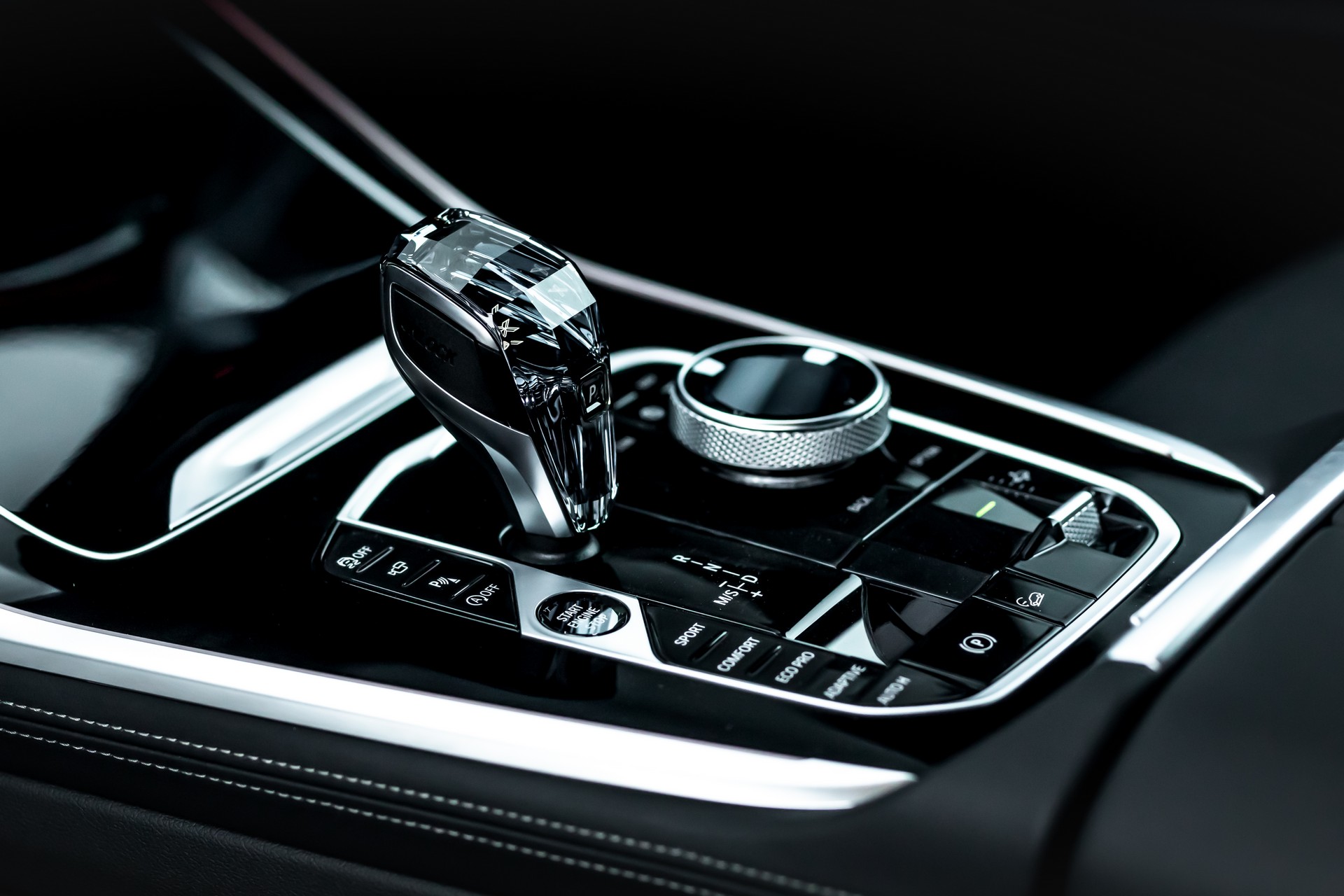 Manhart Lifts The BMW X7 M50i To 650 HP With Series Of Upgrades