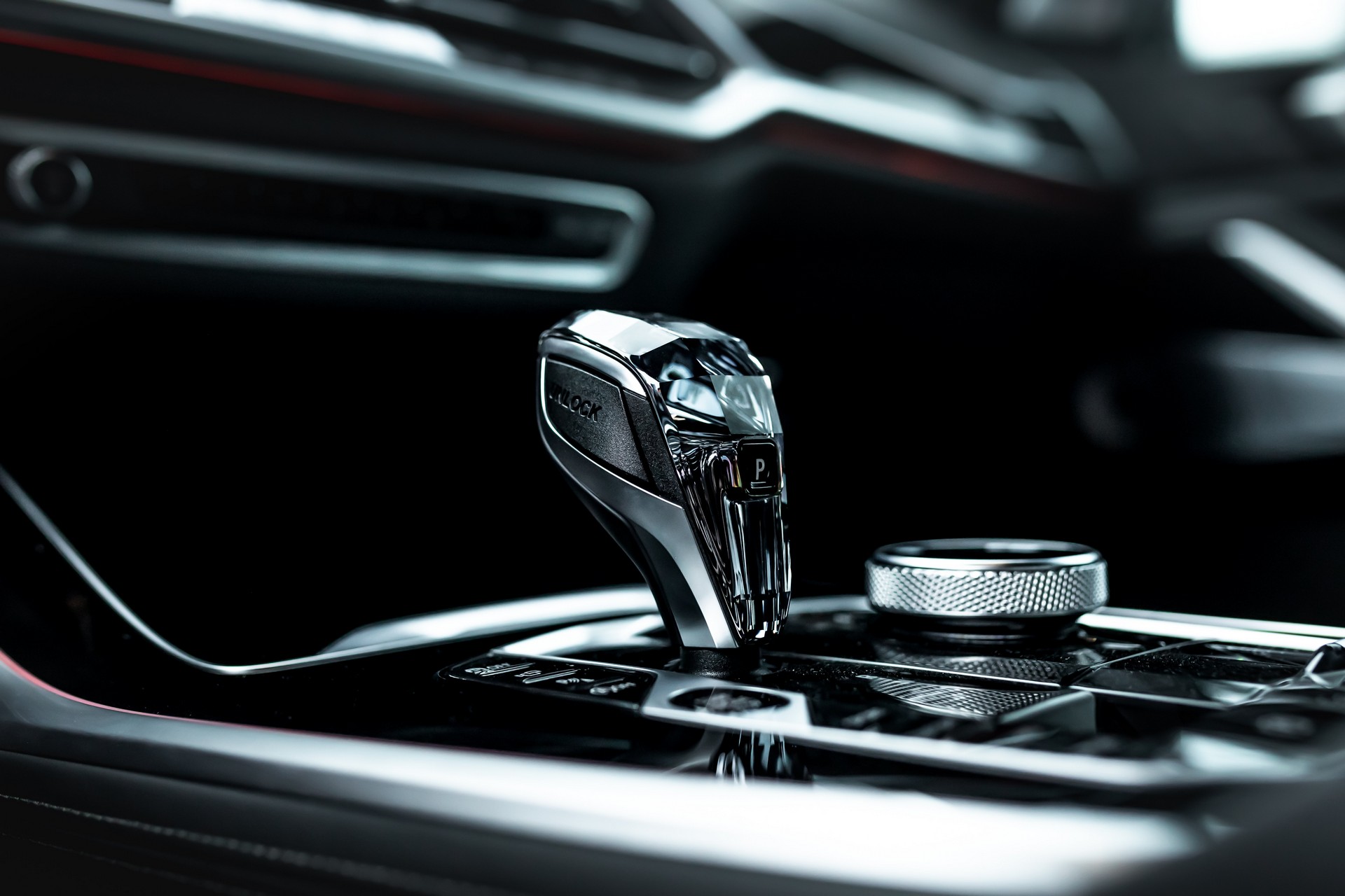 Manhart Lifts The BMW X7 M50i To 650 HP With Series Of Upgrades