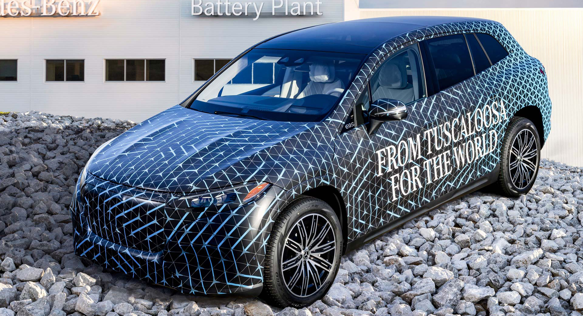 2023 Mercedes-Benz EQS SUV Teased One More Time Before April 19 Debut