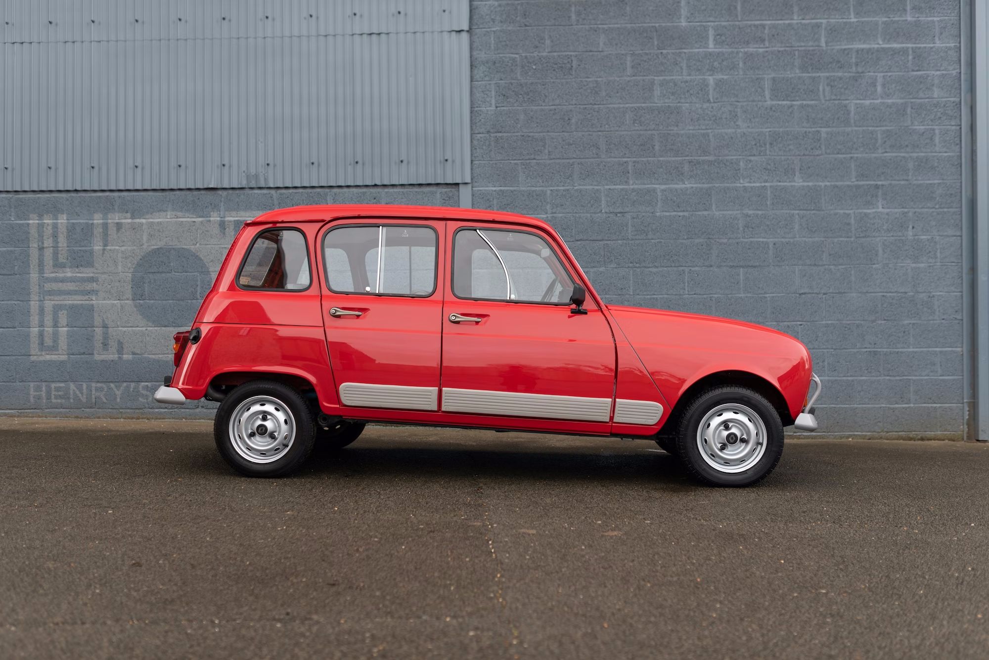 Amazing Collection Of Iconic Renault Models Offered In Auction