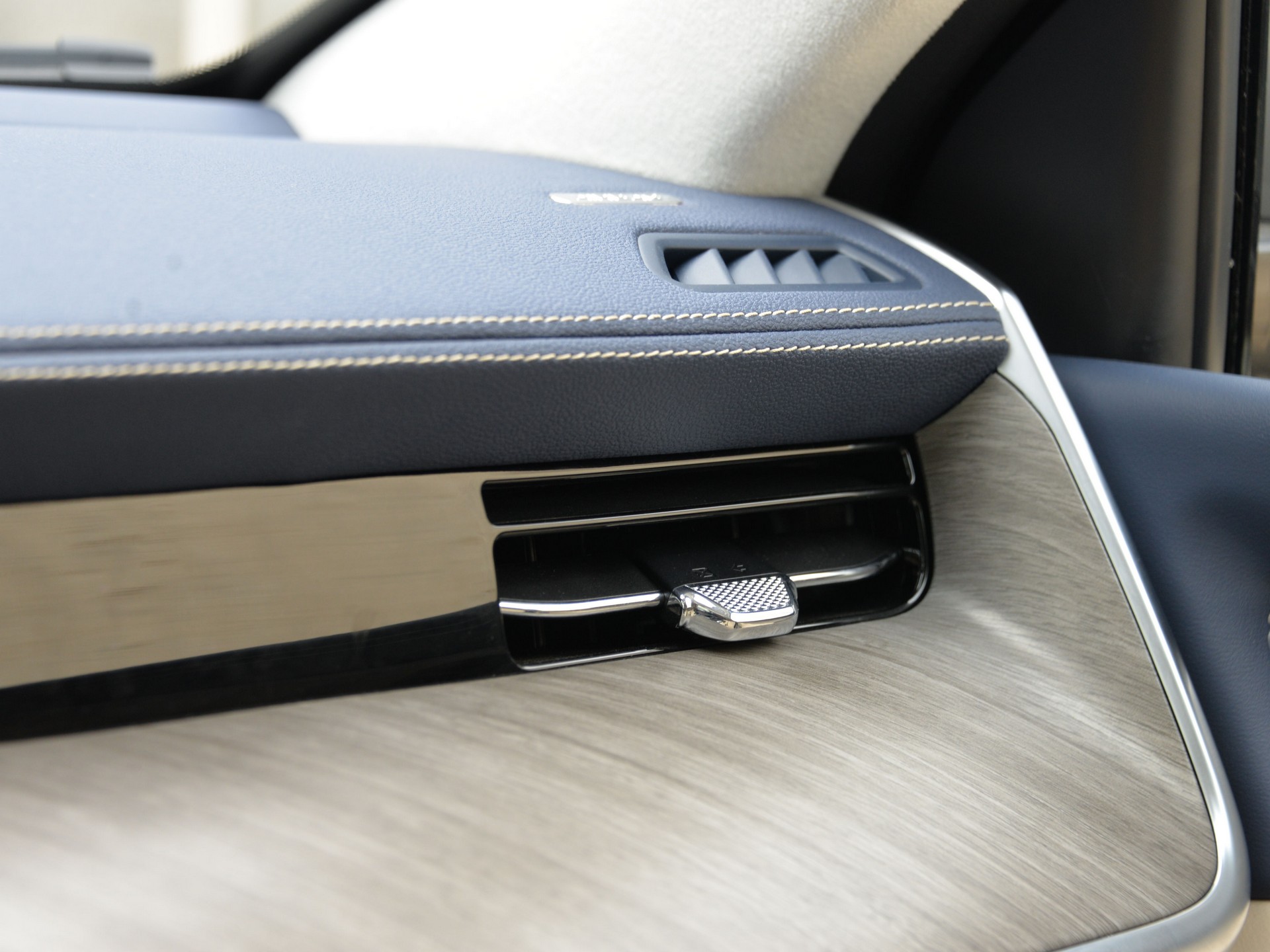 China’s Tank 500 Officially Launches With 349 HP Mild-Hybrid V6